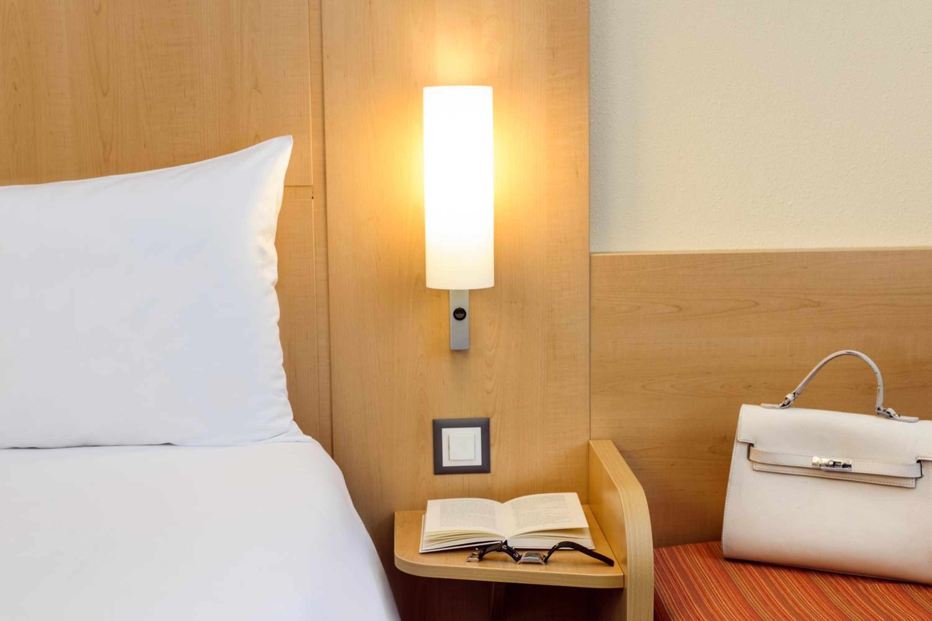 Standard Double Room - Photo 7