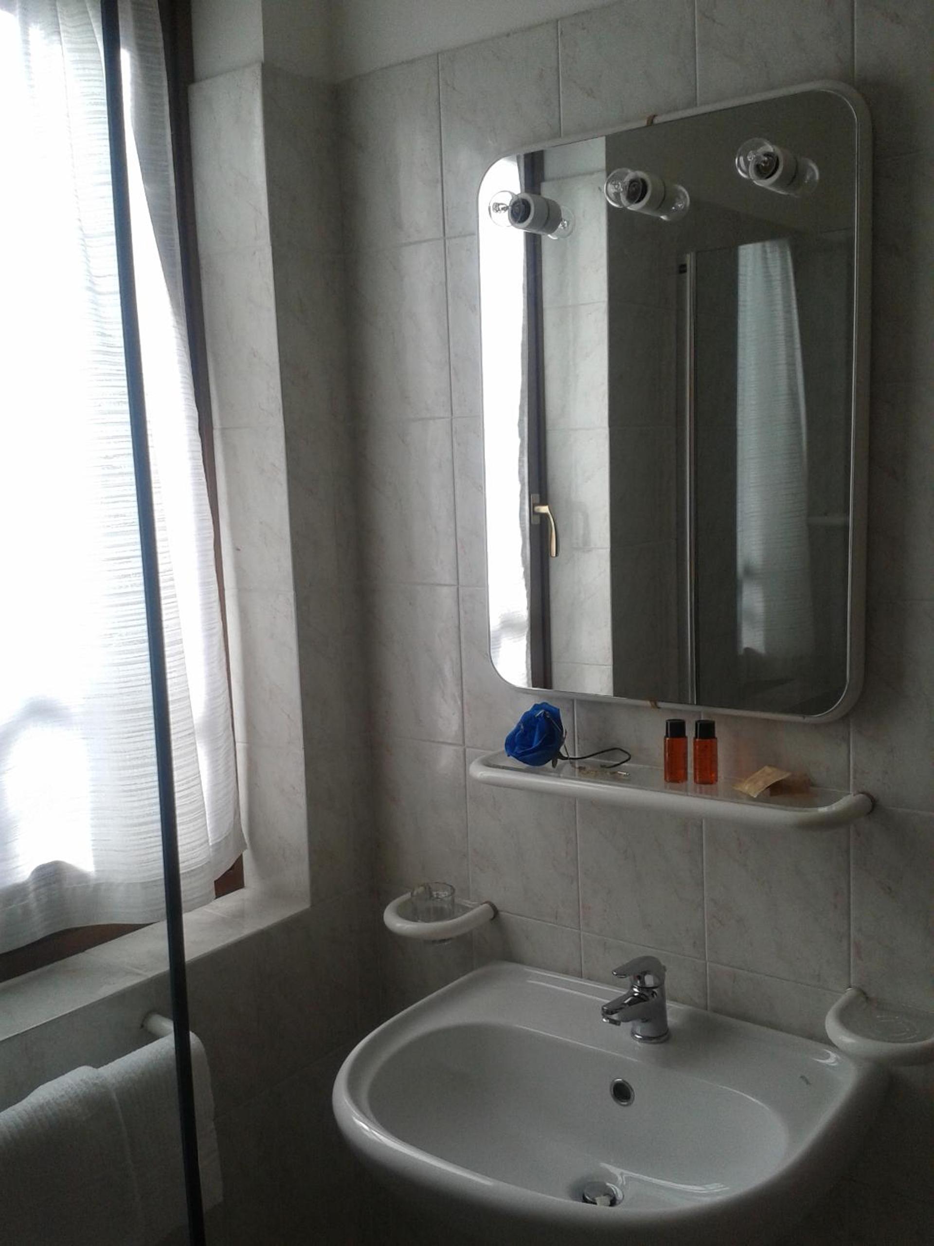 Economy Double Room photo 2