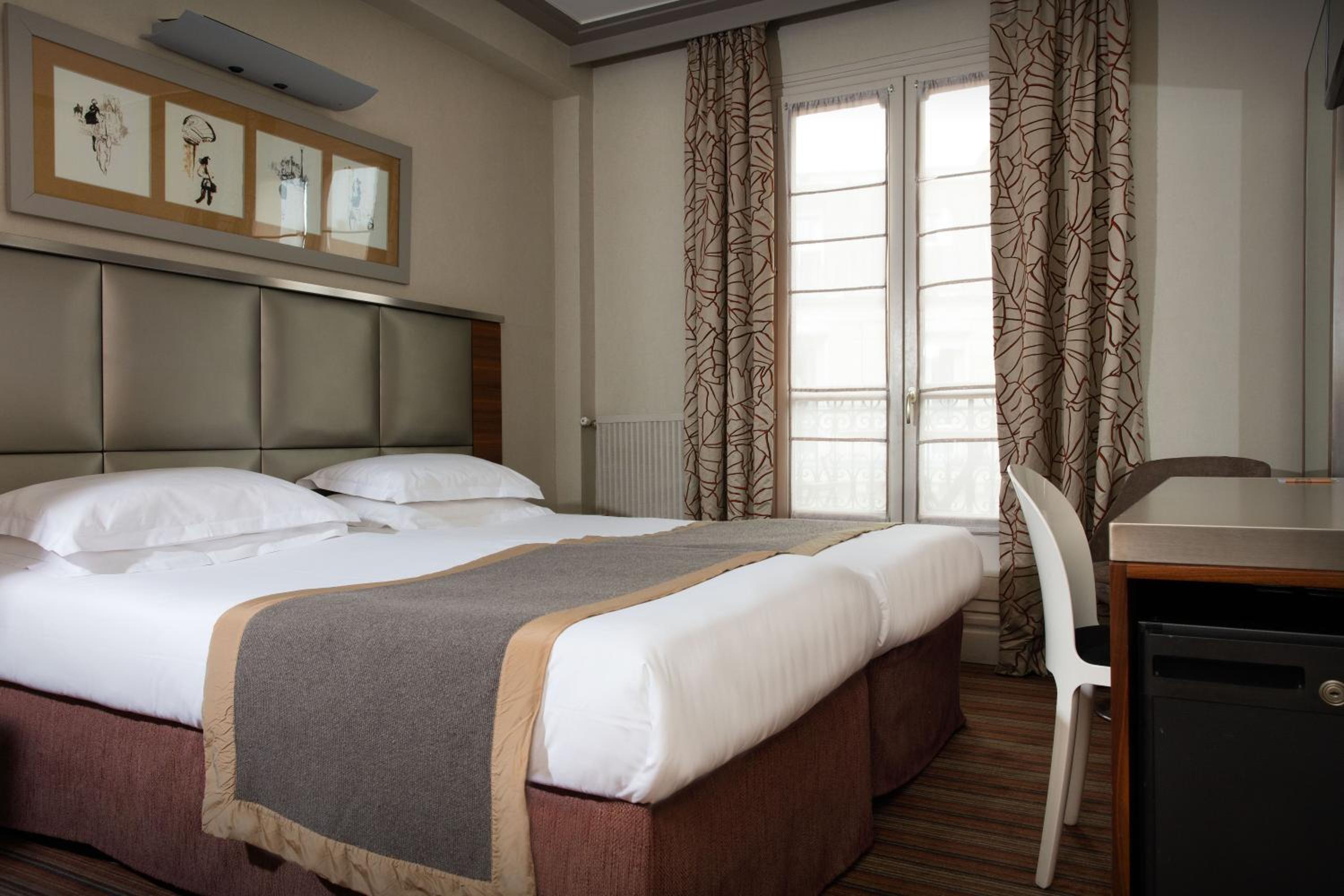 Double or Twin Room thumbnail 5