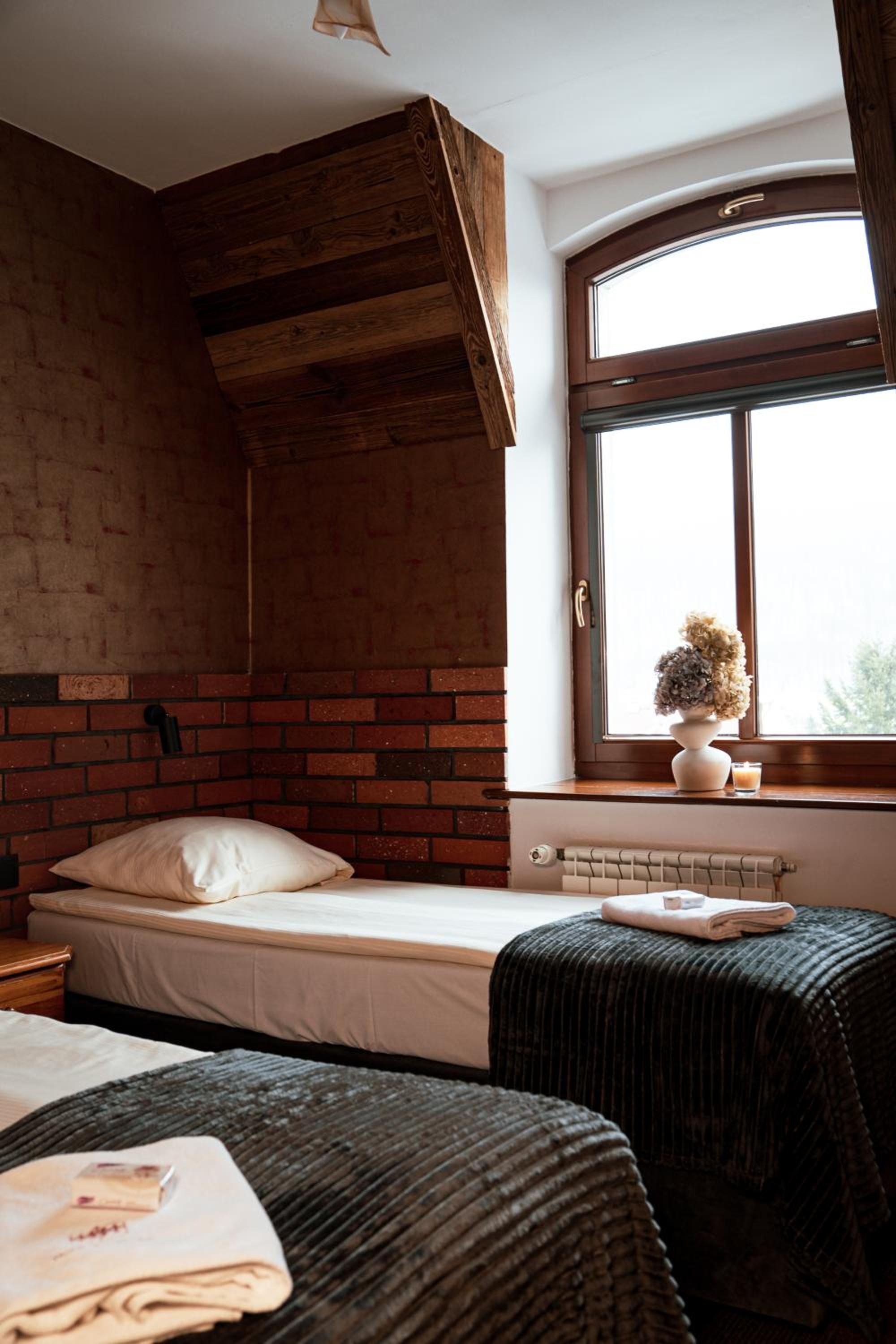 Standard Twin Room with Mountain View - Photo 7