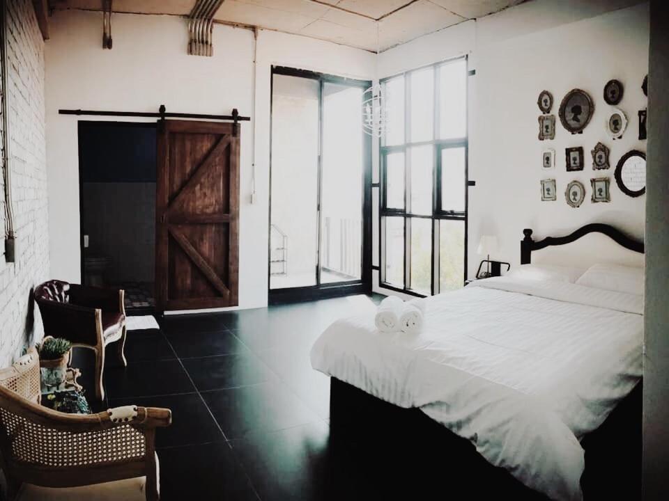 Queen Room with Balcony photo 1
