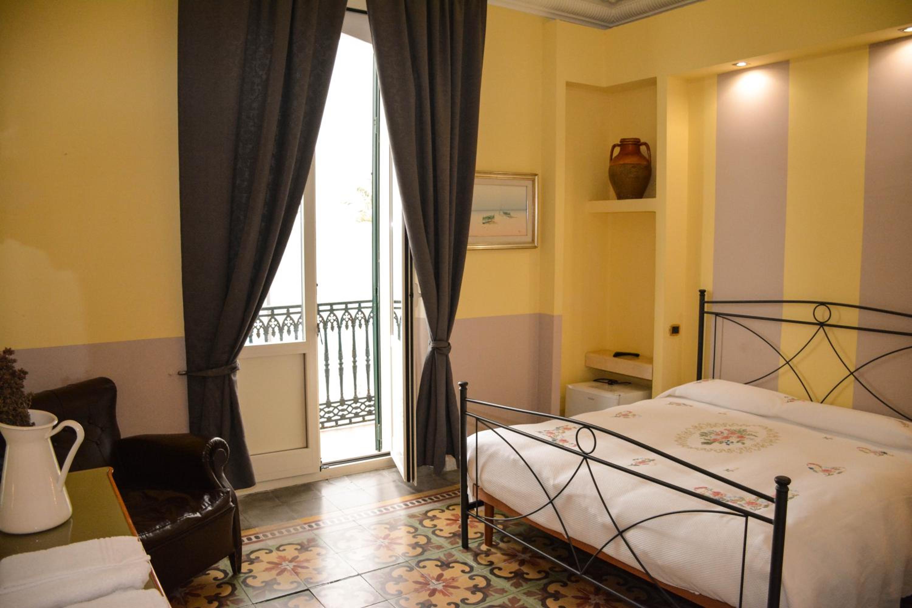 Deluxe Double Room with Sea View photo 3