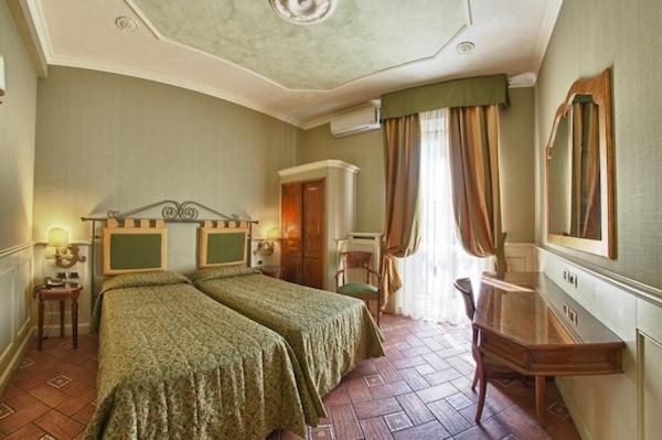 Double or Twin Room - Photo 5