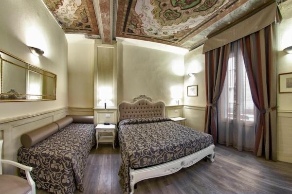 Double or Twin Room - Photo 11