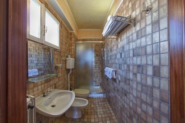 Double or Twin Room - Photo 8