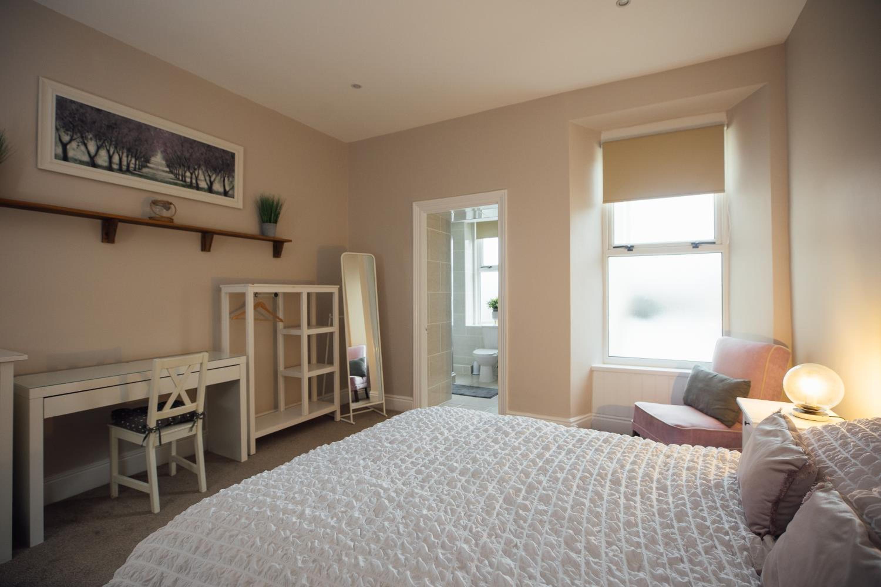 Large Double or Twin Room photo 1