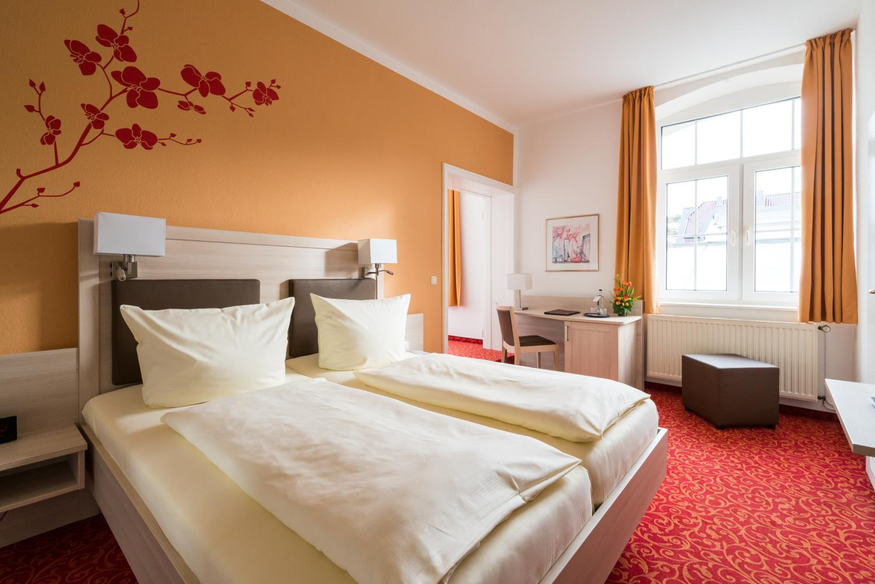 Double Room - Photo 12