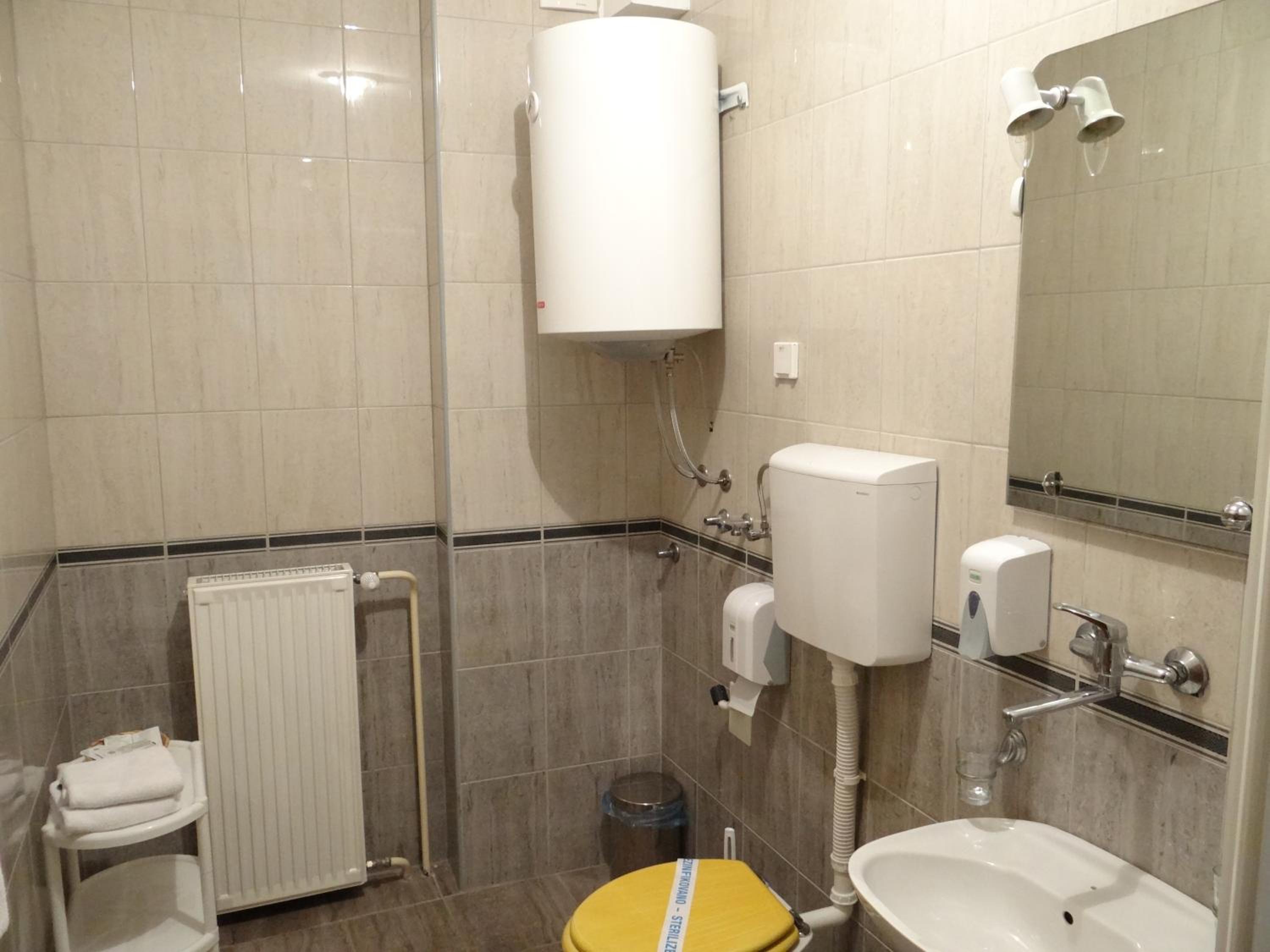 Standard Double or Twin Room - Photo 25