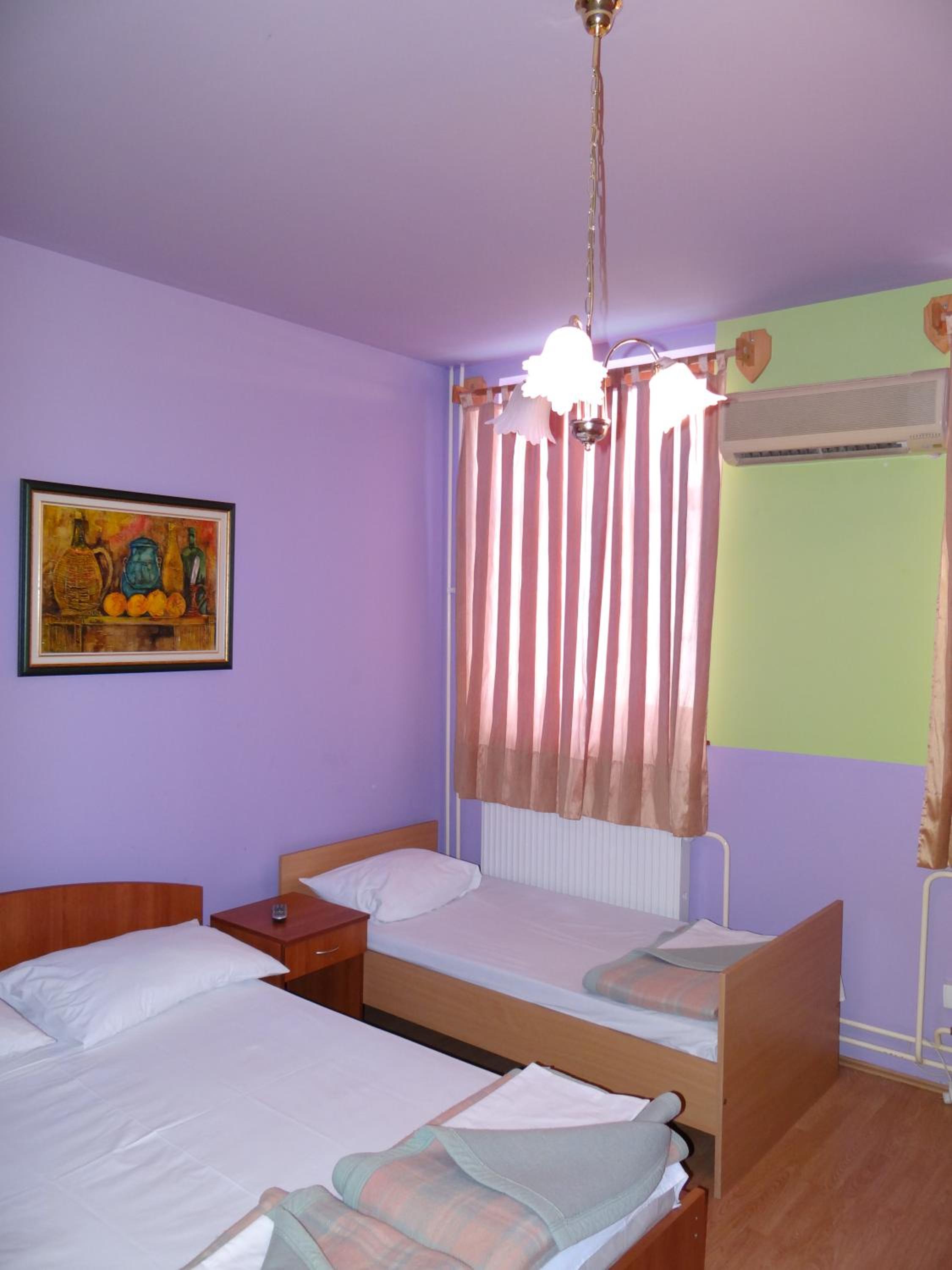 Double Room - Photo 8