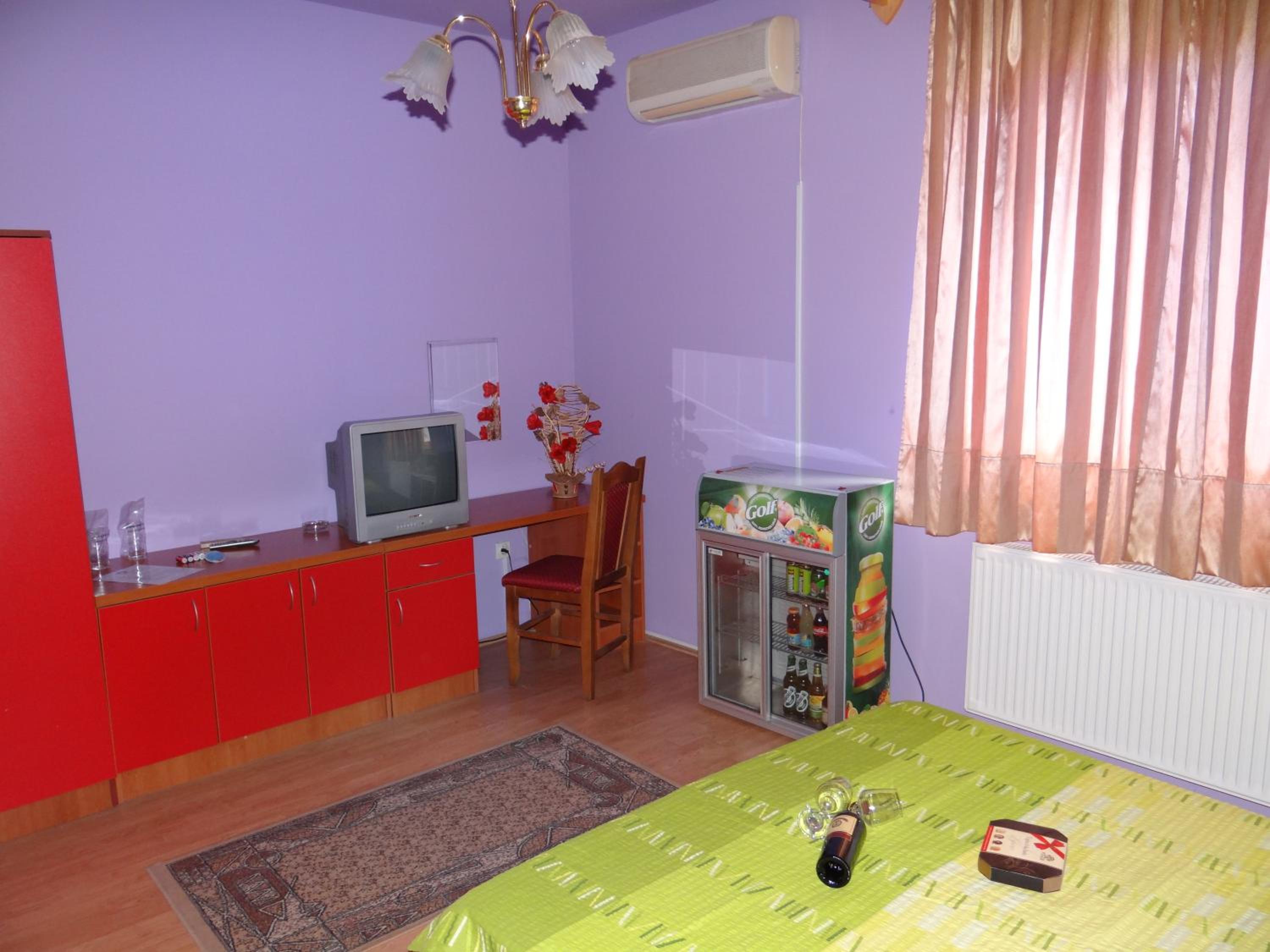 Double Room - Photo 12