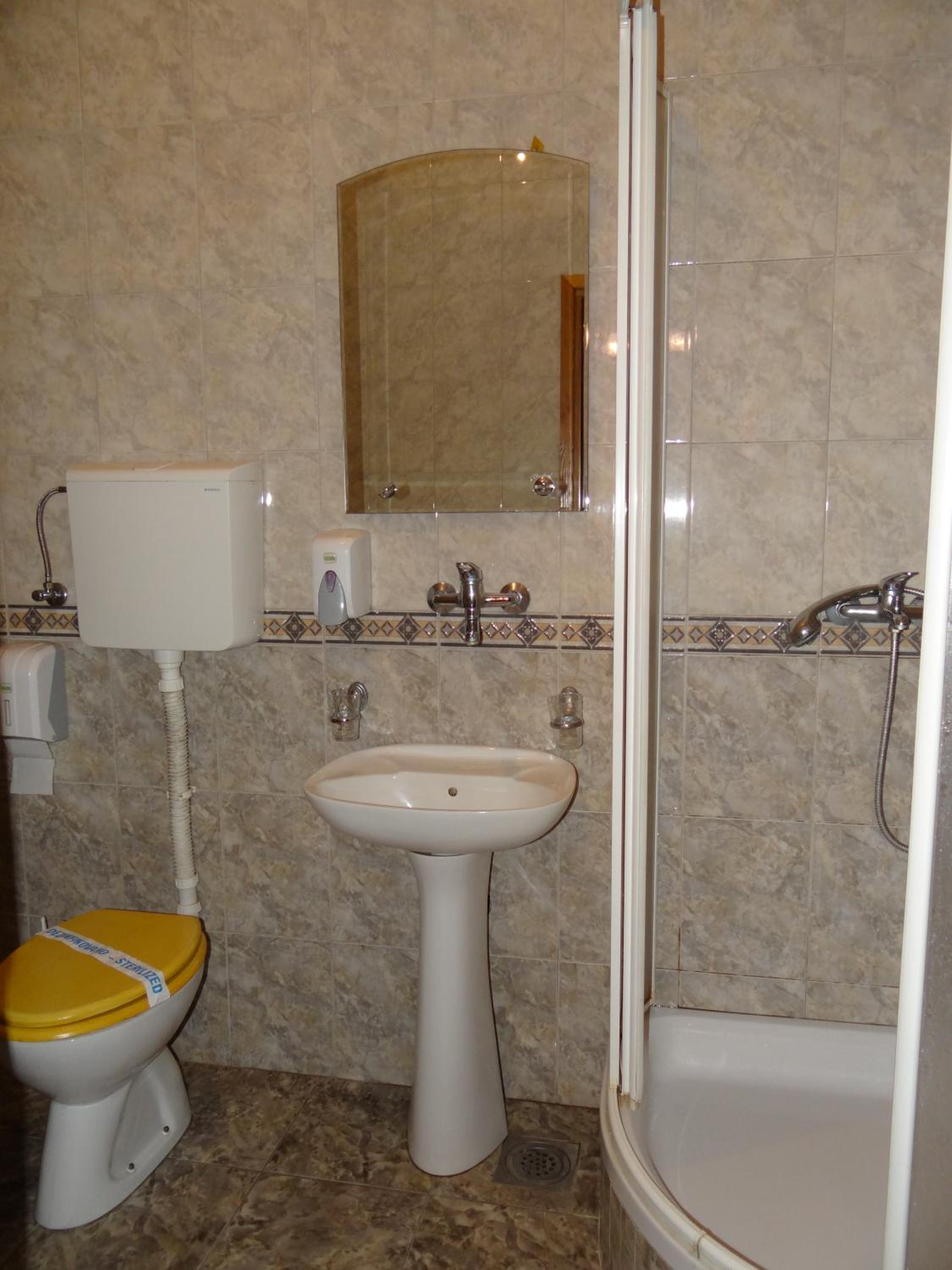 Double Room - Photo 16