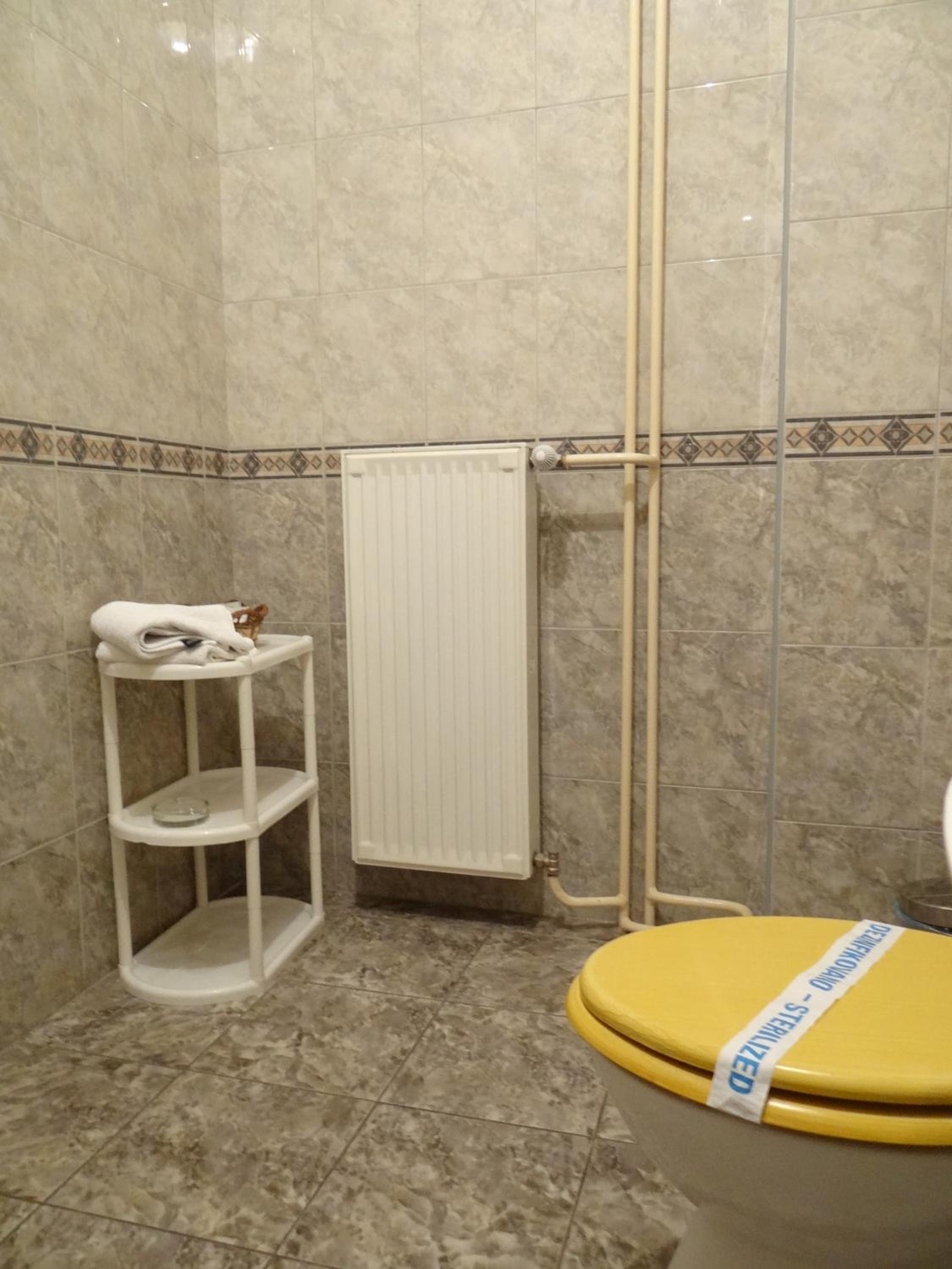 Double Room - Photo 17