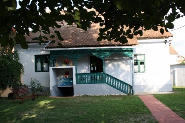Three-Bedroom Villa - Photo 8