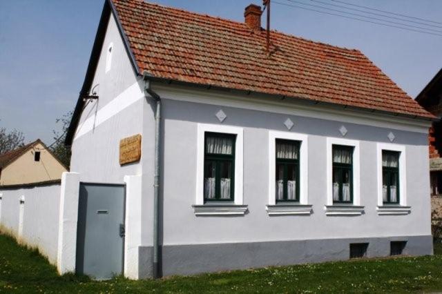 Three-Bedroom Villa - Photo 1