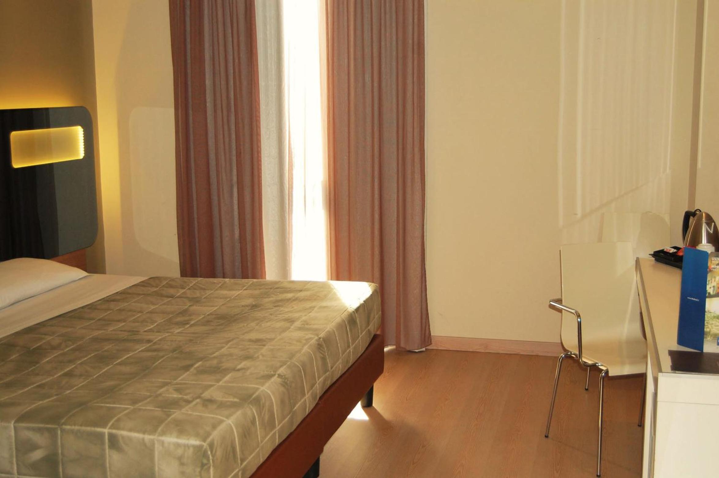 Double Room - Photo 2