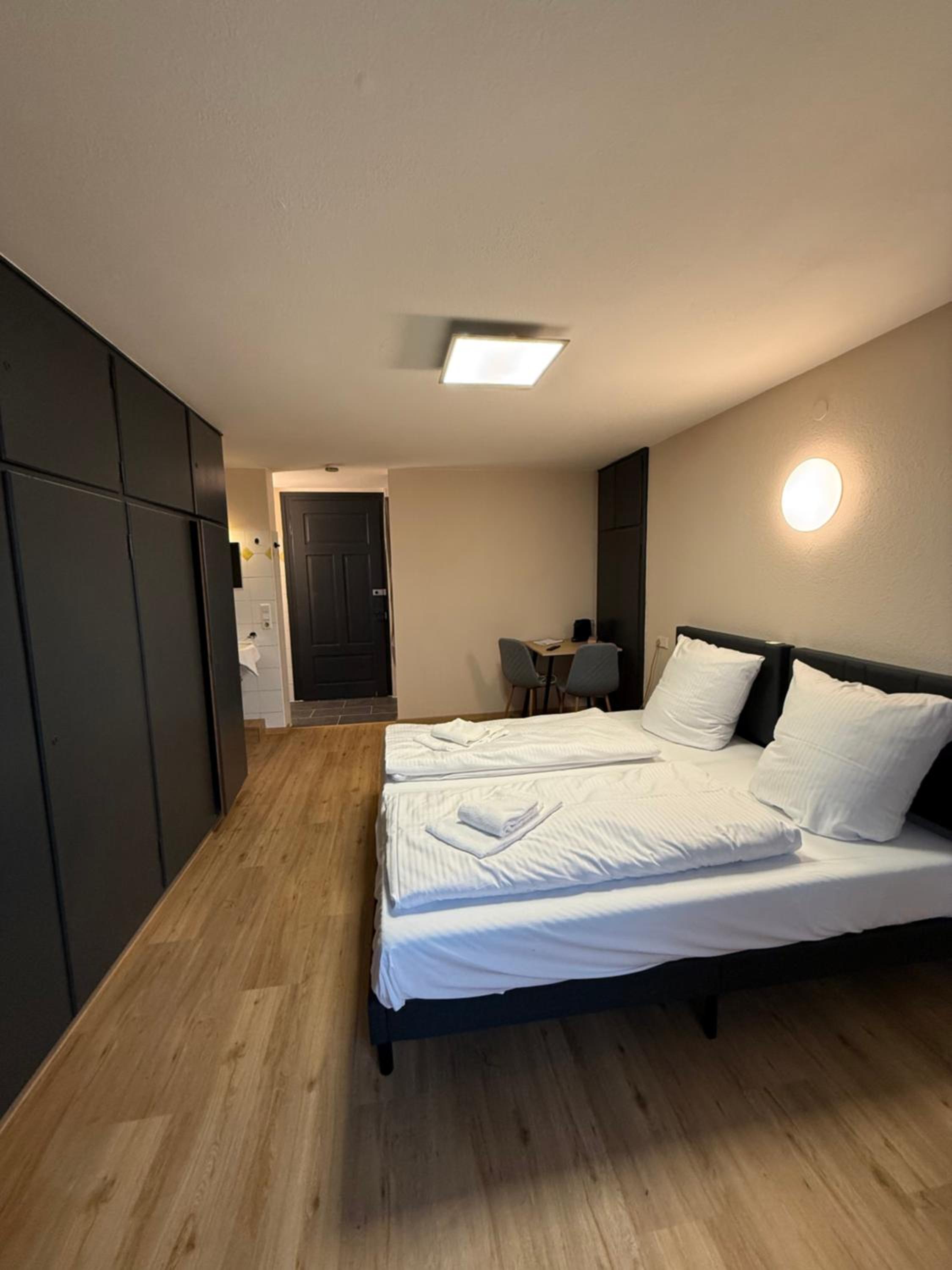 Standard Twin Room with Mountain View