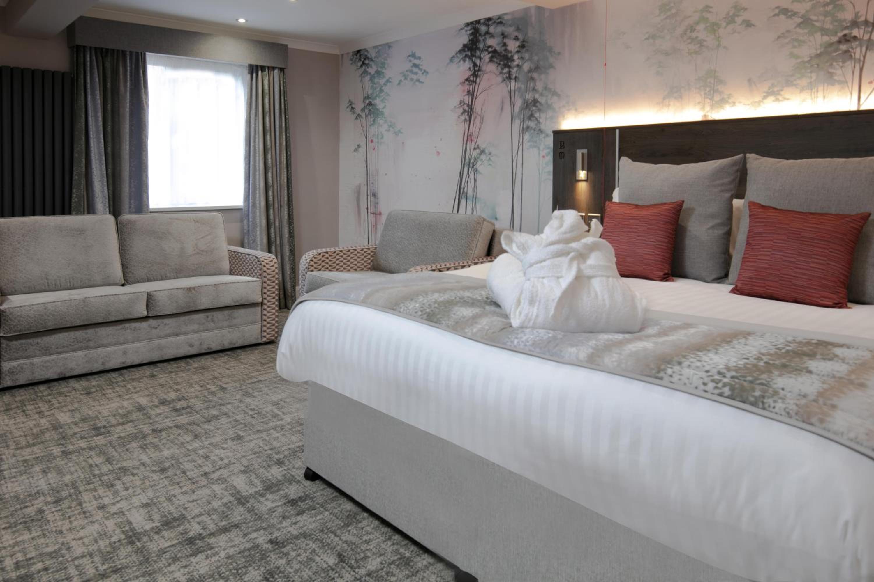Executive King Room with Walk-In Shower - Mobility Accessible/Non-Smoking - Photo 5