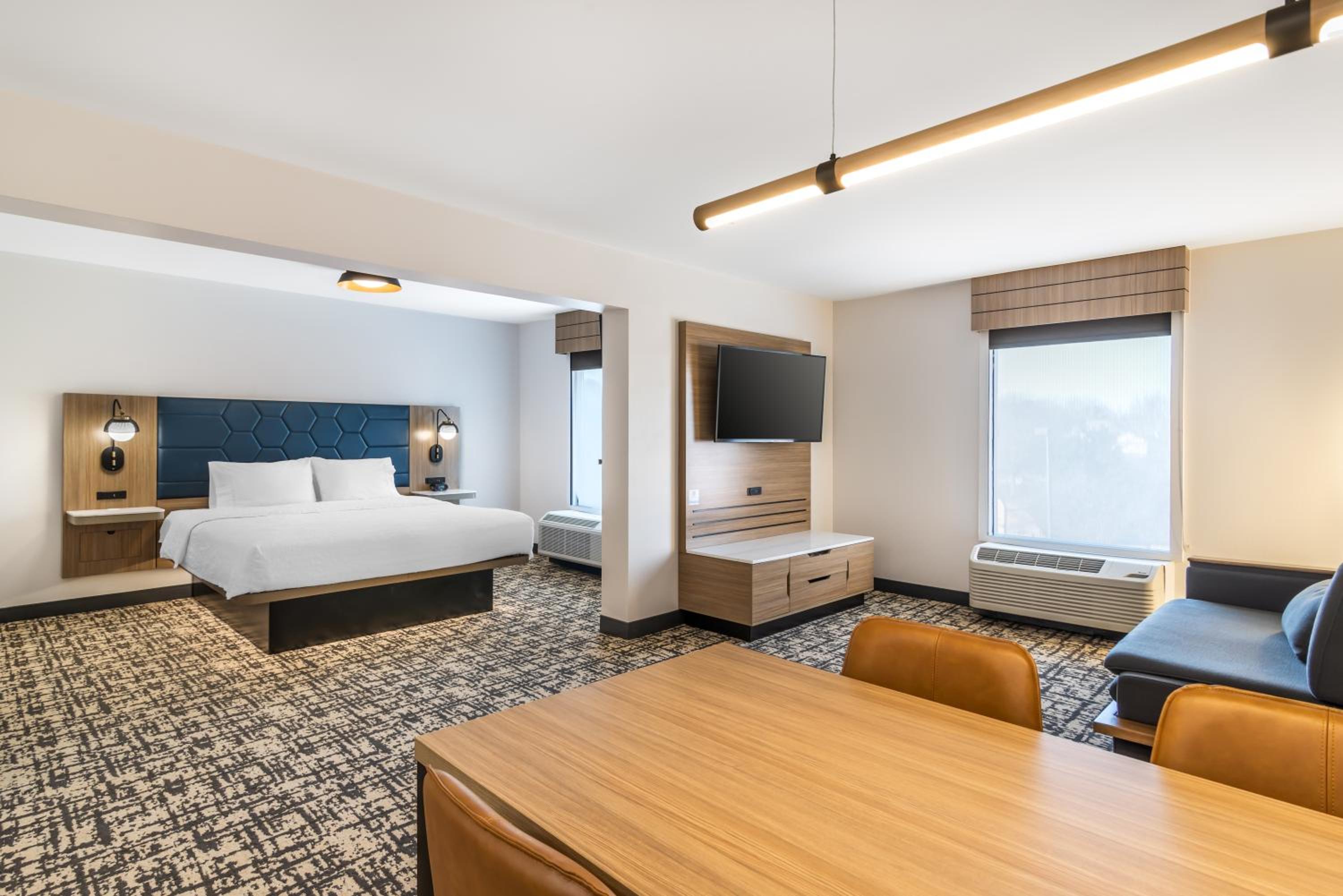One-Bedroom King Suite with Sofa Bed - Non-Smoking - Photo 2