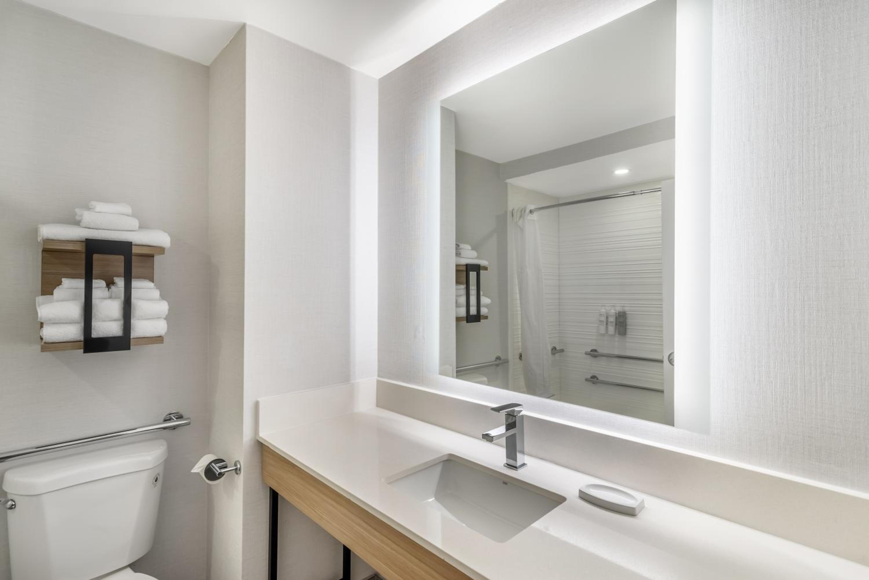King Room - Hearing Access/Non-Smoking - Photo 3
