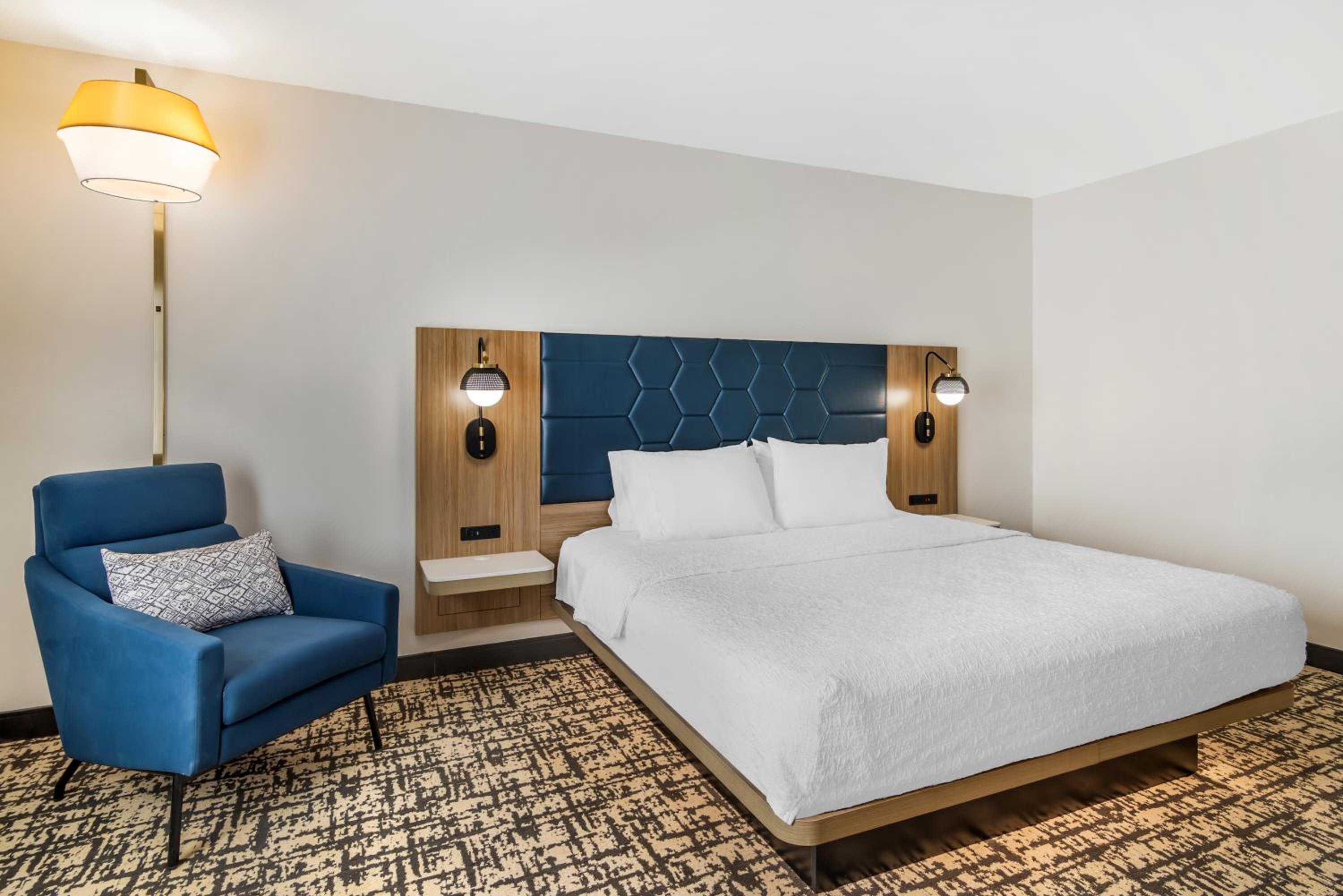 King Room - Hearing Access/Non-Smoking - Photo 2