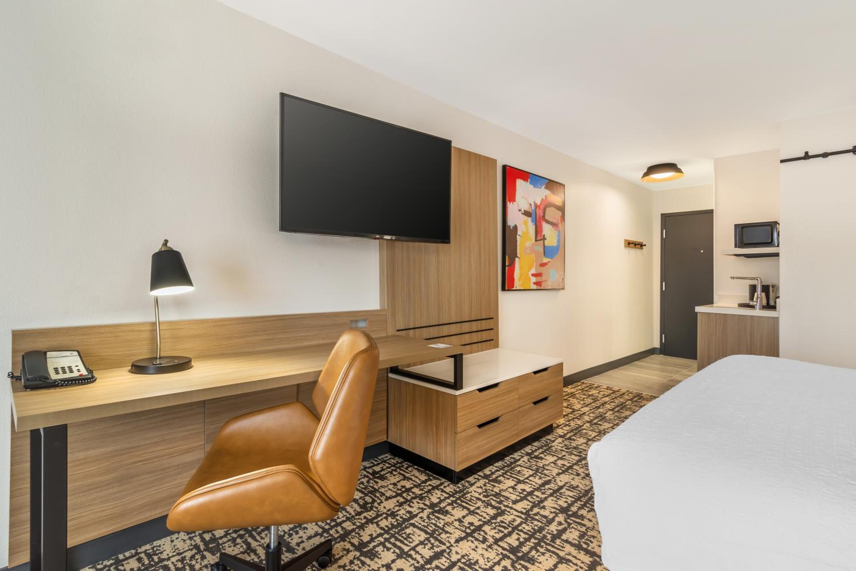 King Room with King Bed - Non-Smoking - Photo 1