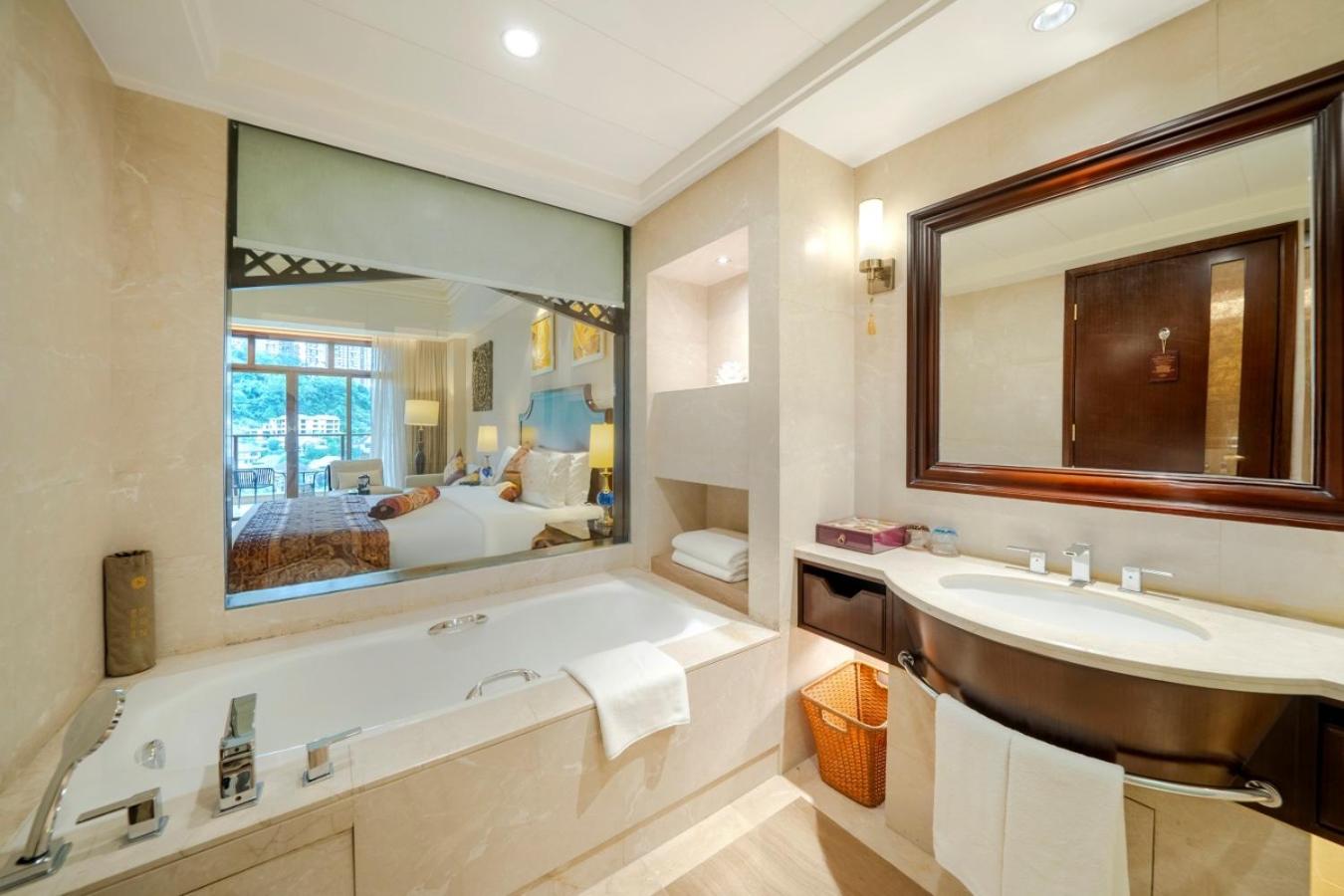 Double Room with Lake View photo 2