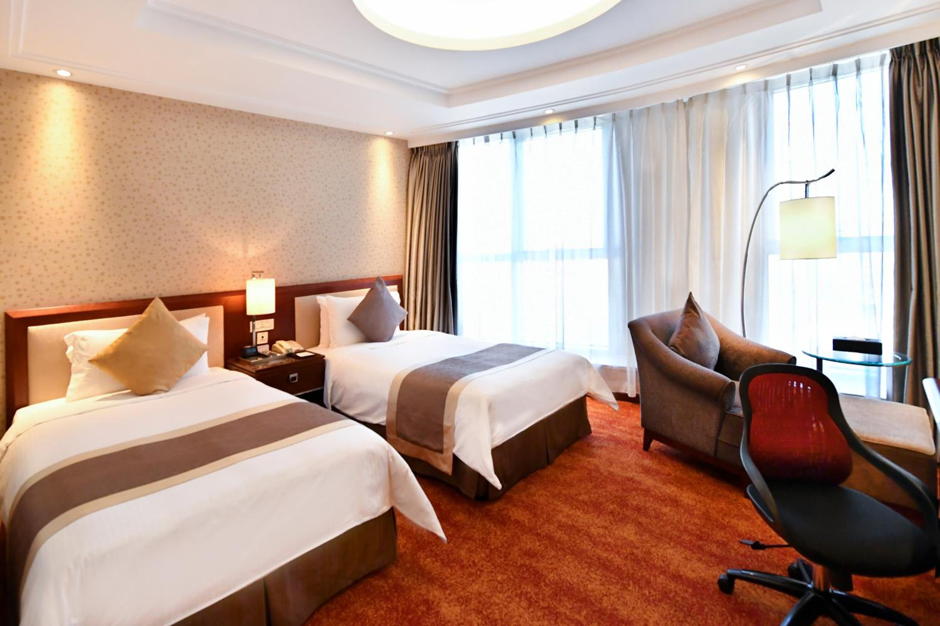 Superior Twin Room thumbnail 5