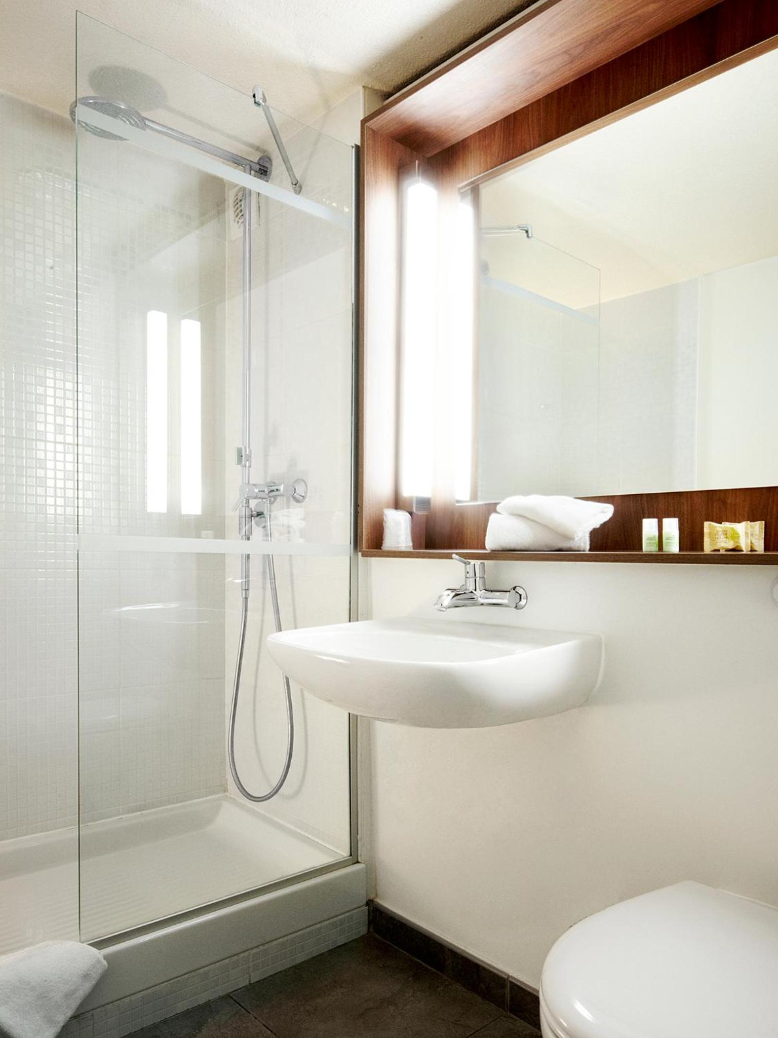 Standard Twin Room - Photo 2
