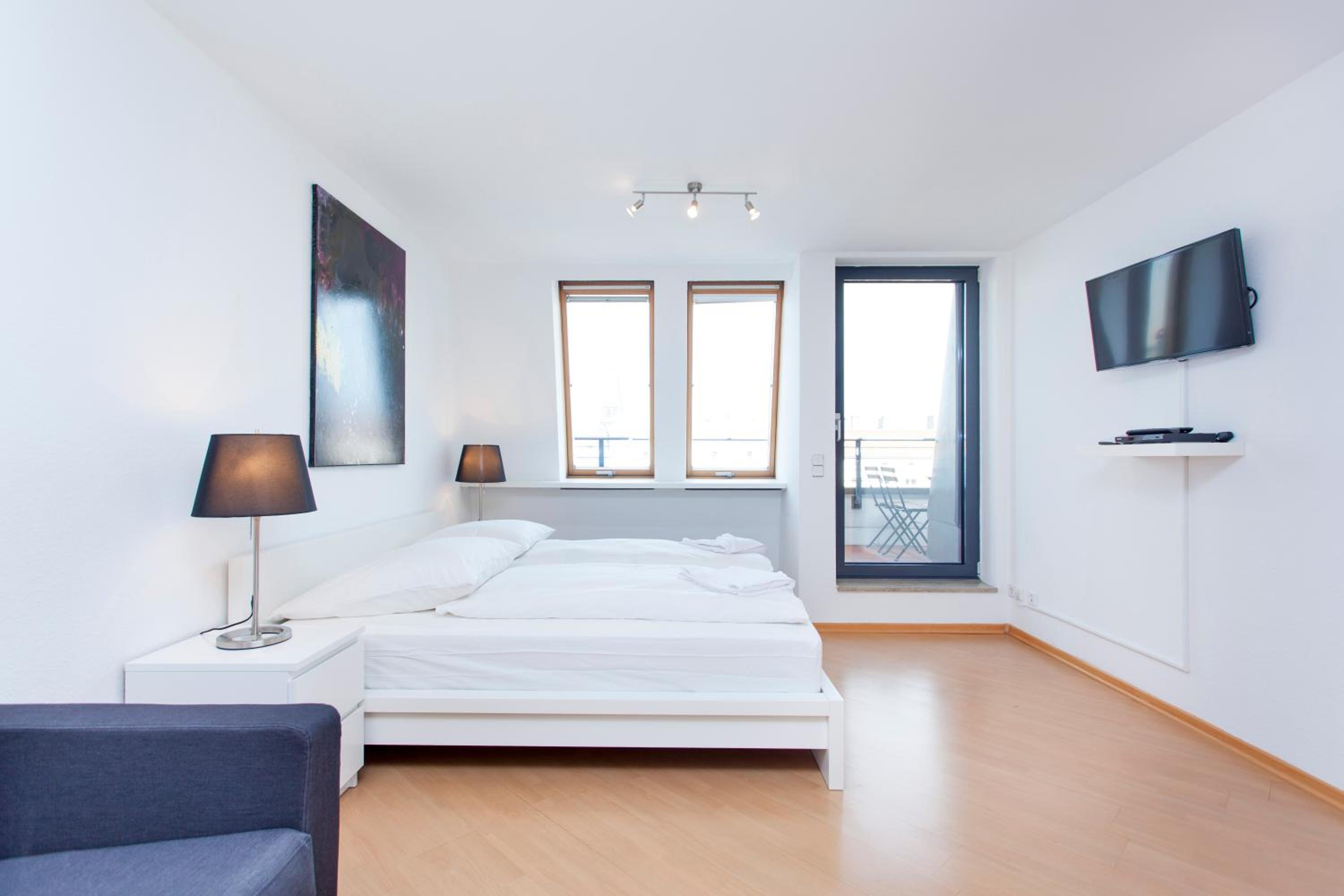 One-Bedroom Apartment photo 1