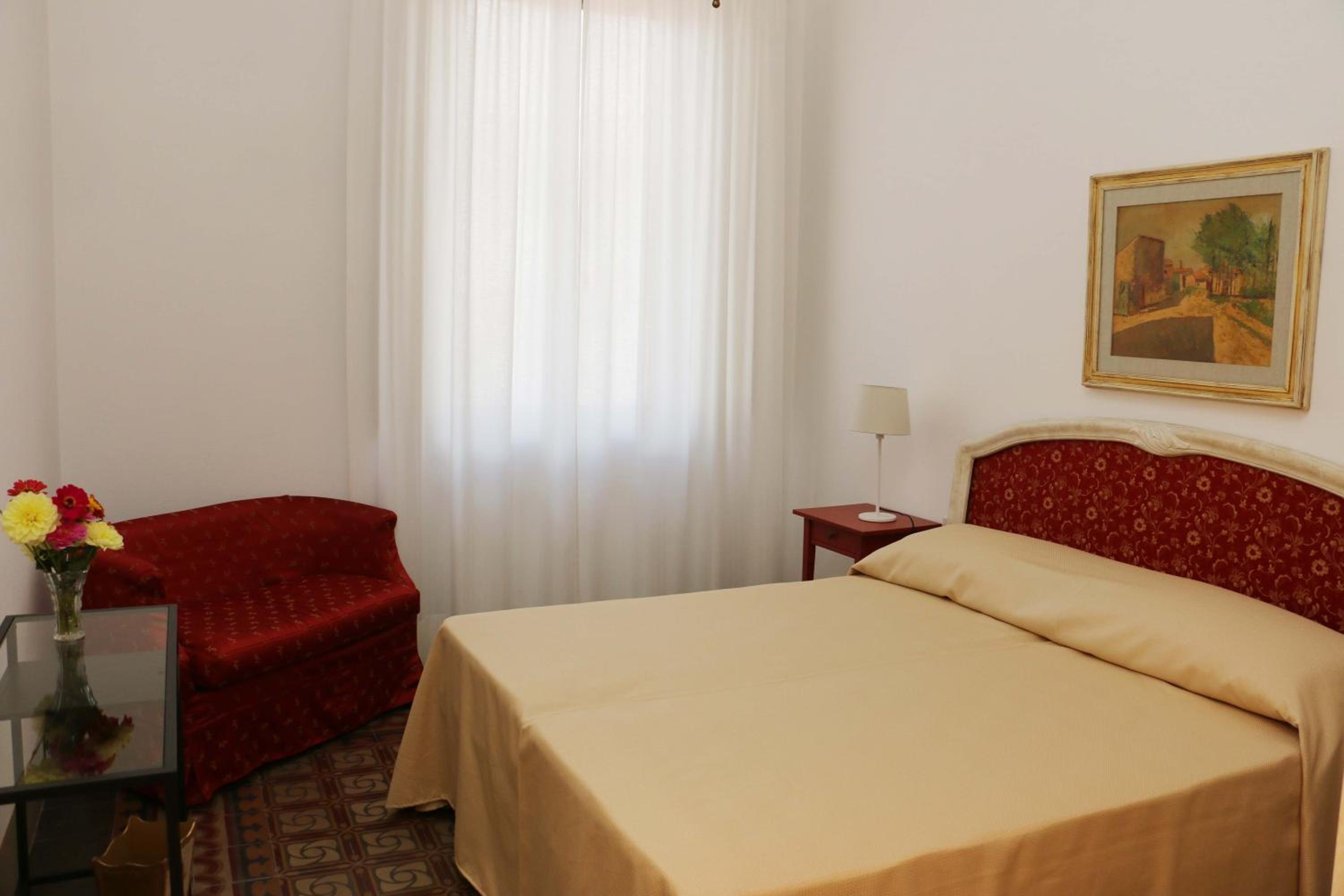 One-Bedroom Apartment (Strozzi) photo 2