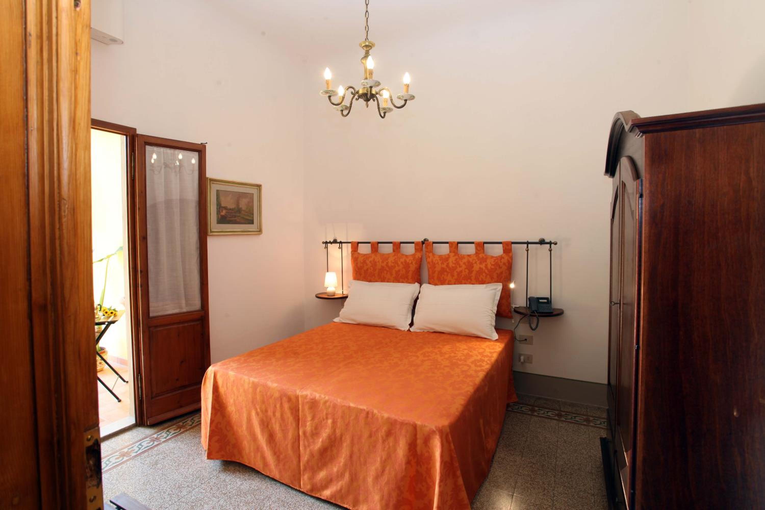 One-Bedroom Apartment with Terrace photo 1