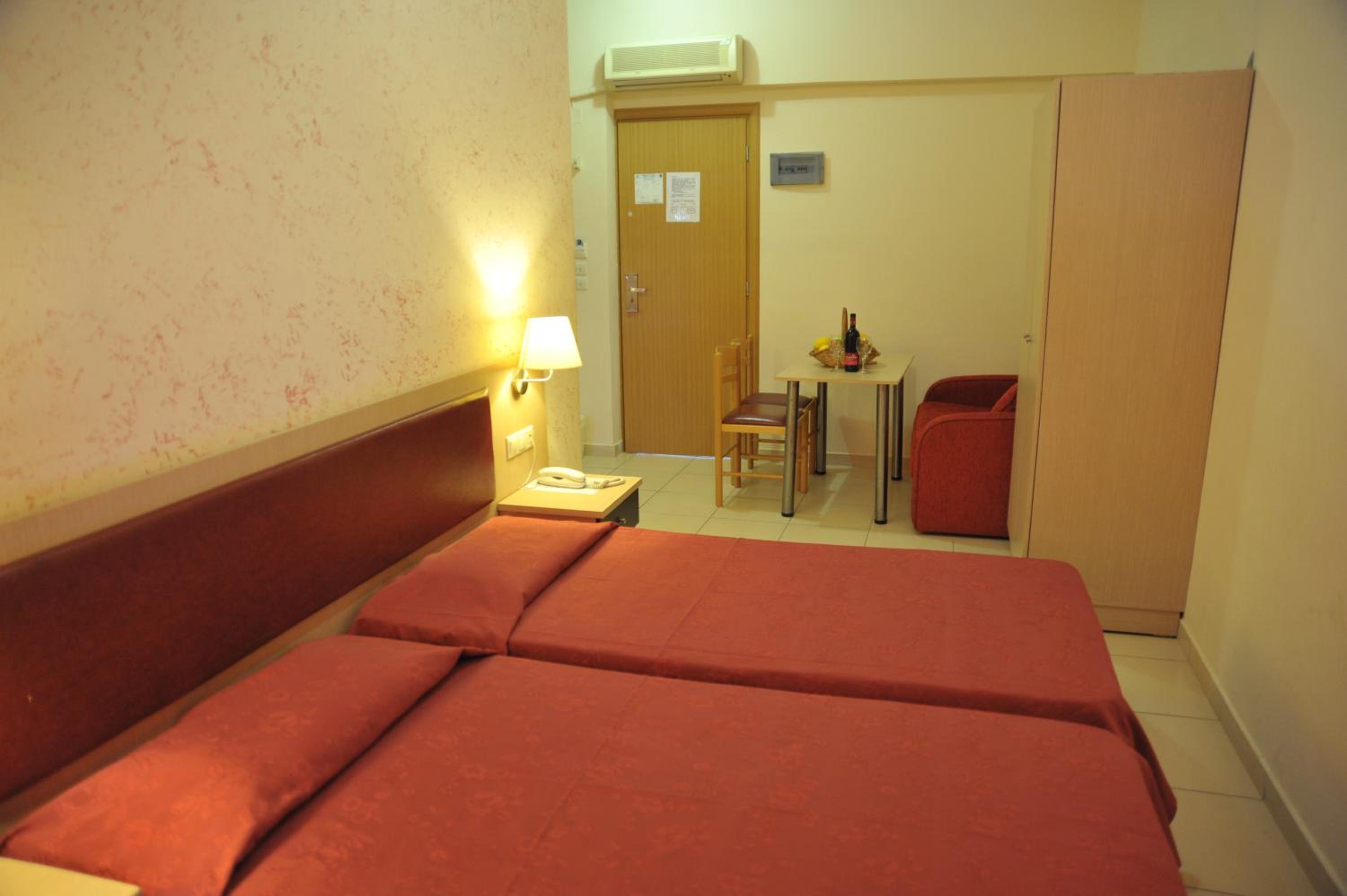 Studio (2-3 Adults) photo 3