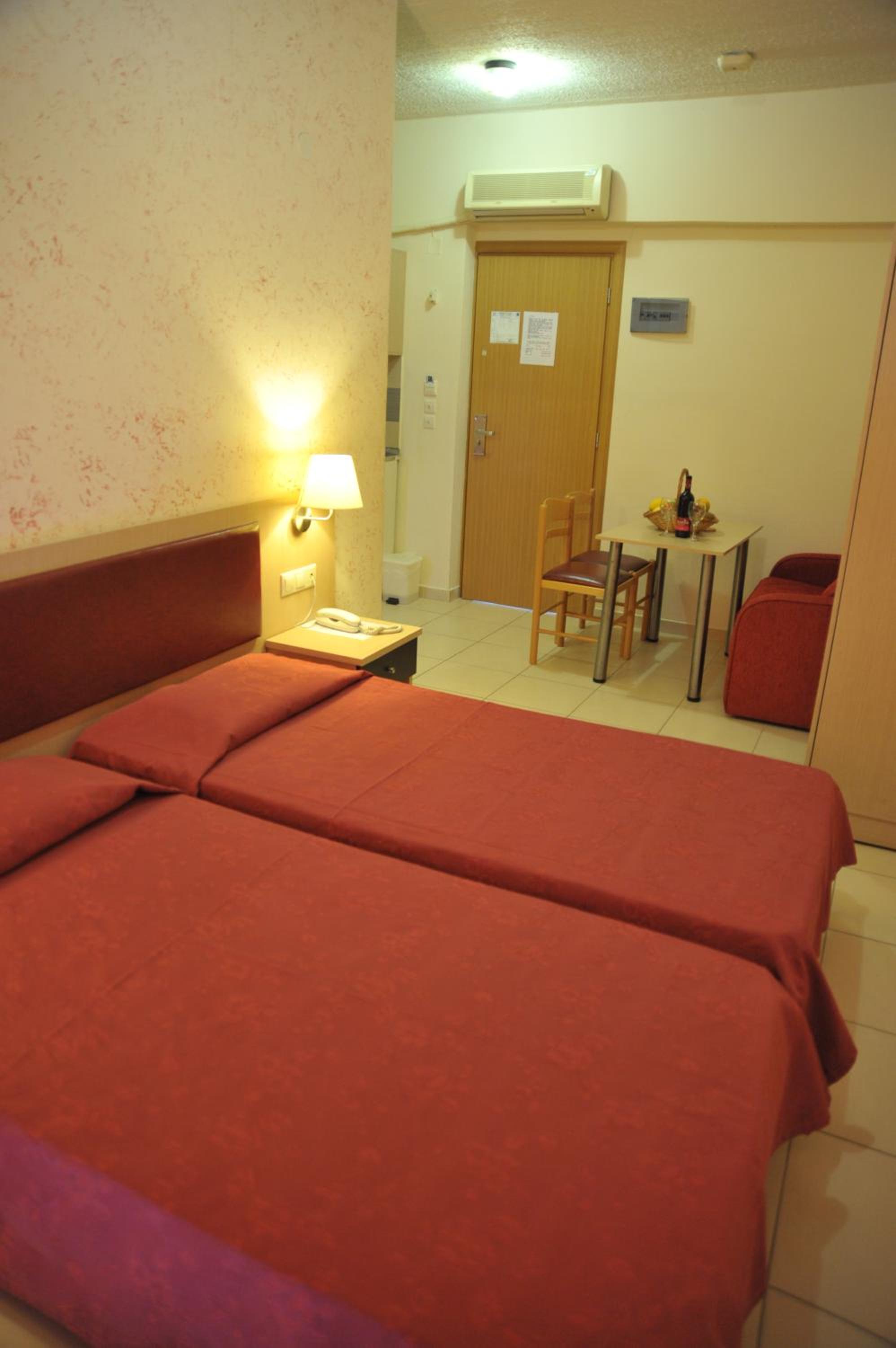 Studio (2-3 Adults)