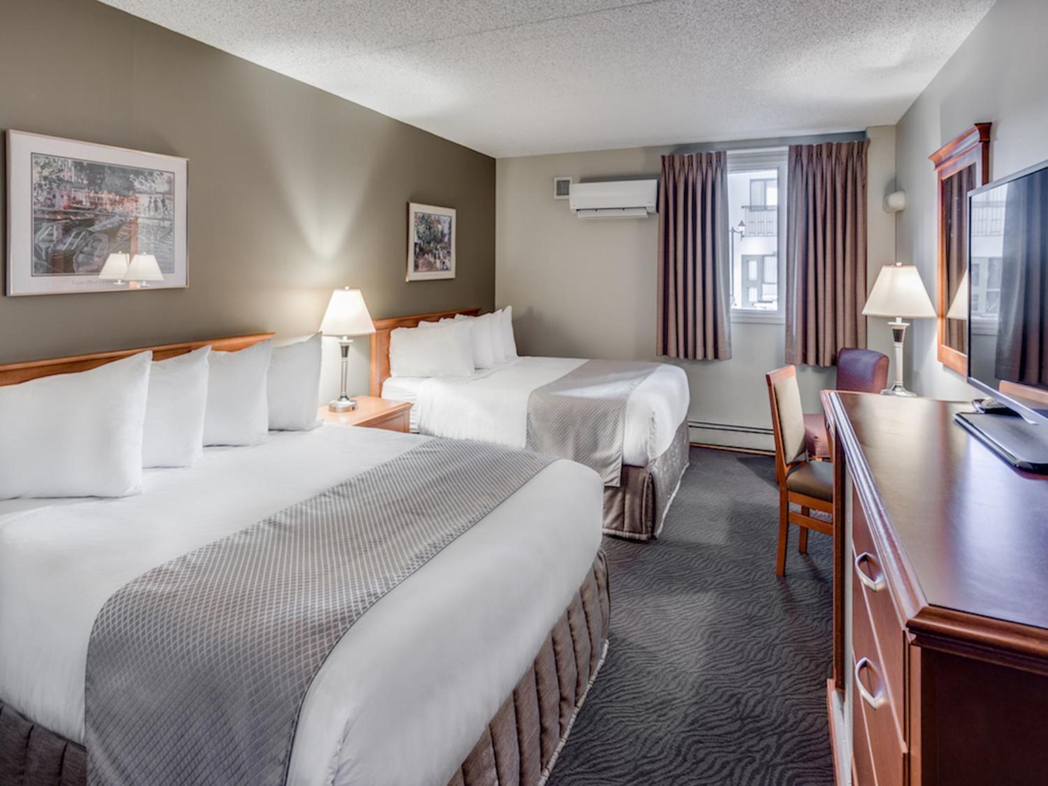 Standard Queen Room with Two Queen Beds photo 1