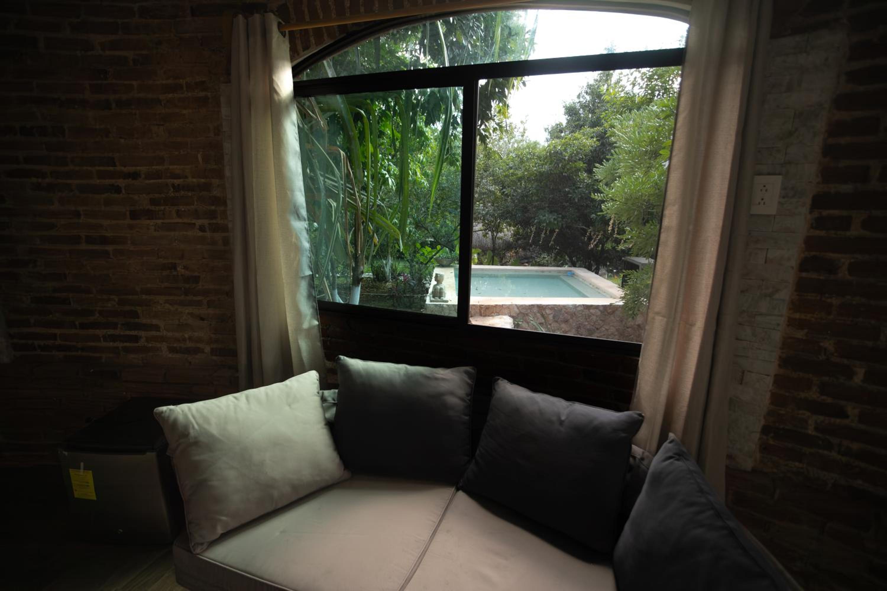 Deluxe King Room - Photo 4