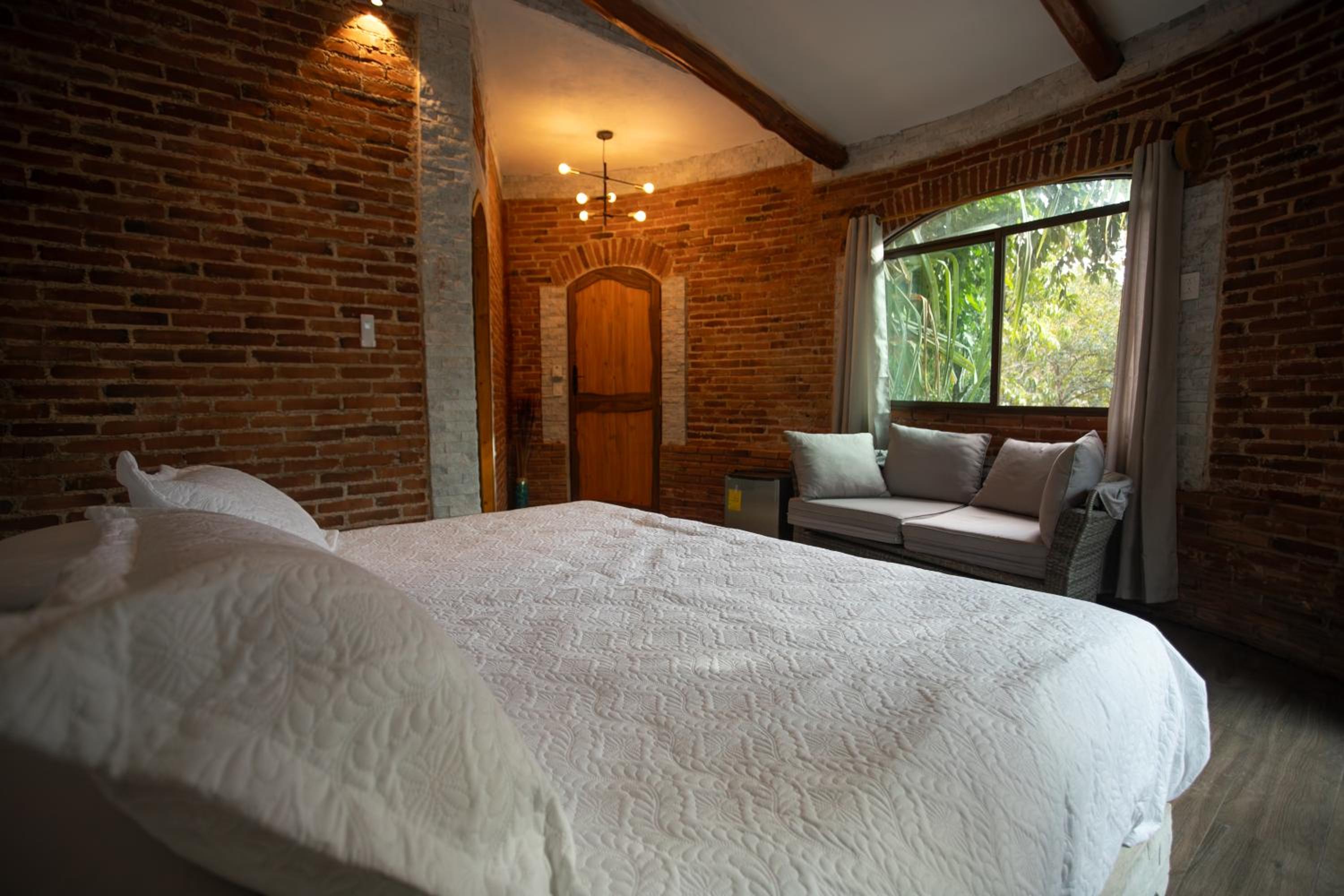 Deluxe King Room - Photo 6