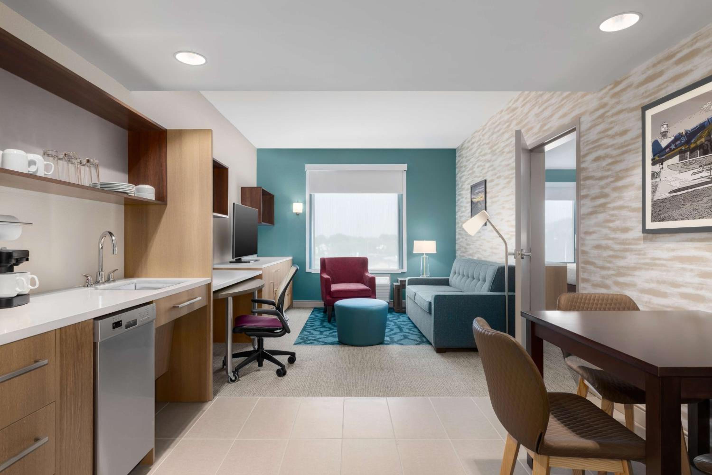 Queen Suite with Two Queen Beds and Bathtub - Mobility Access/Non-Smoking photo 1