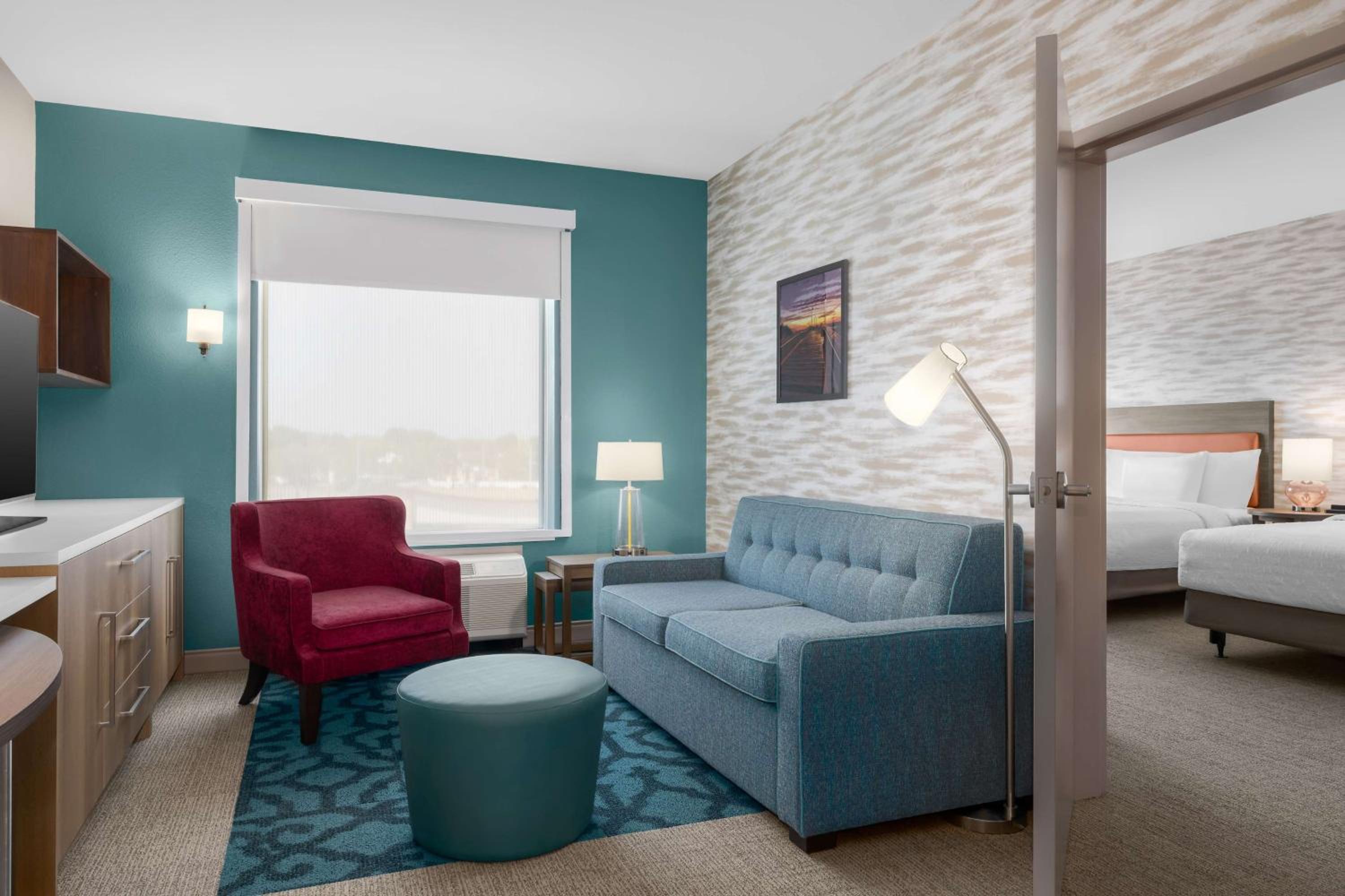 Queen Suite with Two Queen Beds and Bathtub - Mobility Access/Non-Smoking photo 2