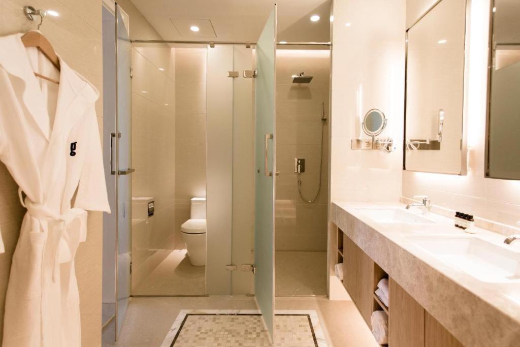 1 Bed Suite include access to 2 adults and 2 children Executive Lounge Benefits photo 1