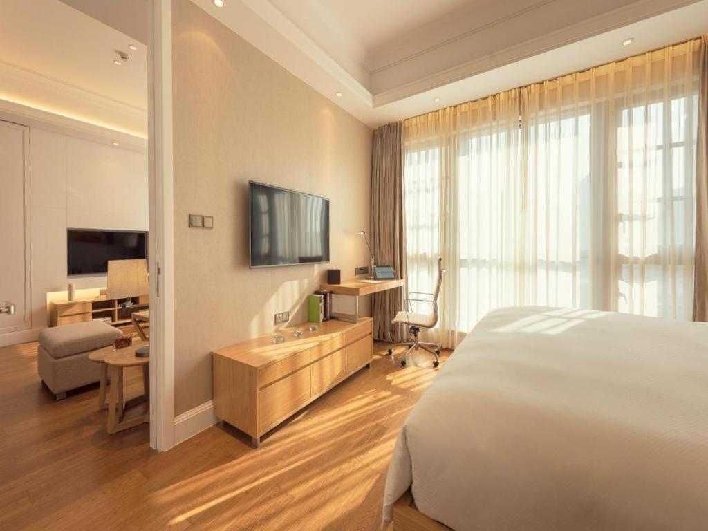 1 Bed Suite include access to 2 adults and 2 children Executive Lounge Benefits photo 3