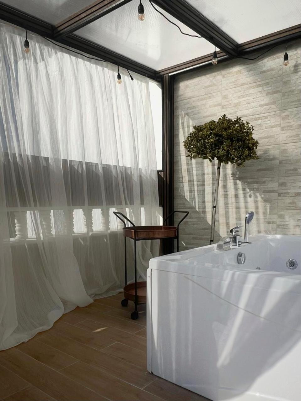 Suite with Spa Bath - Photo 4