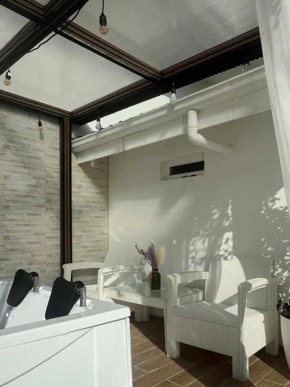 Suite with Spa Bath - Photo 6