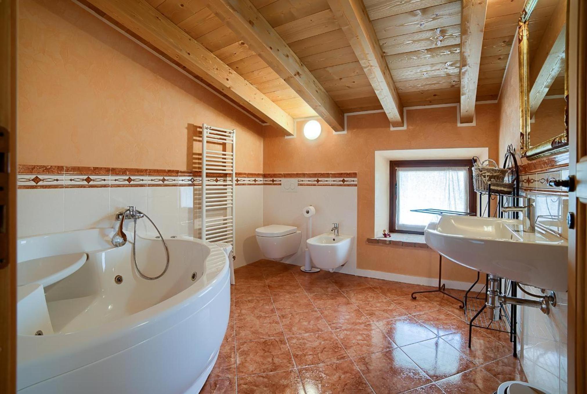 Deluxe Junior Suite - Photo 6