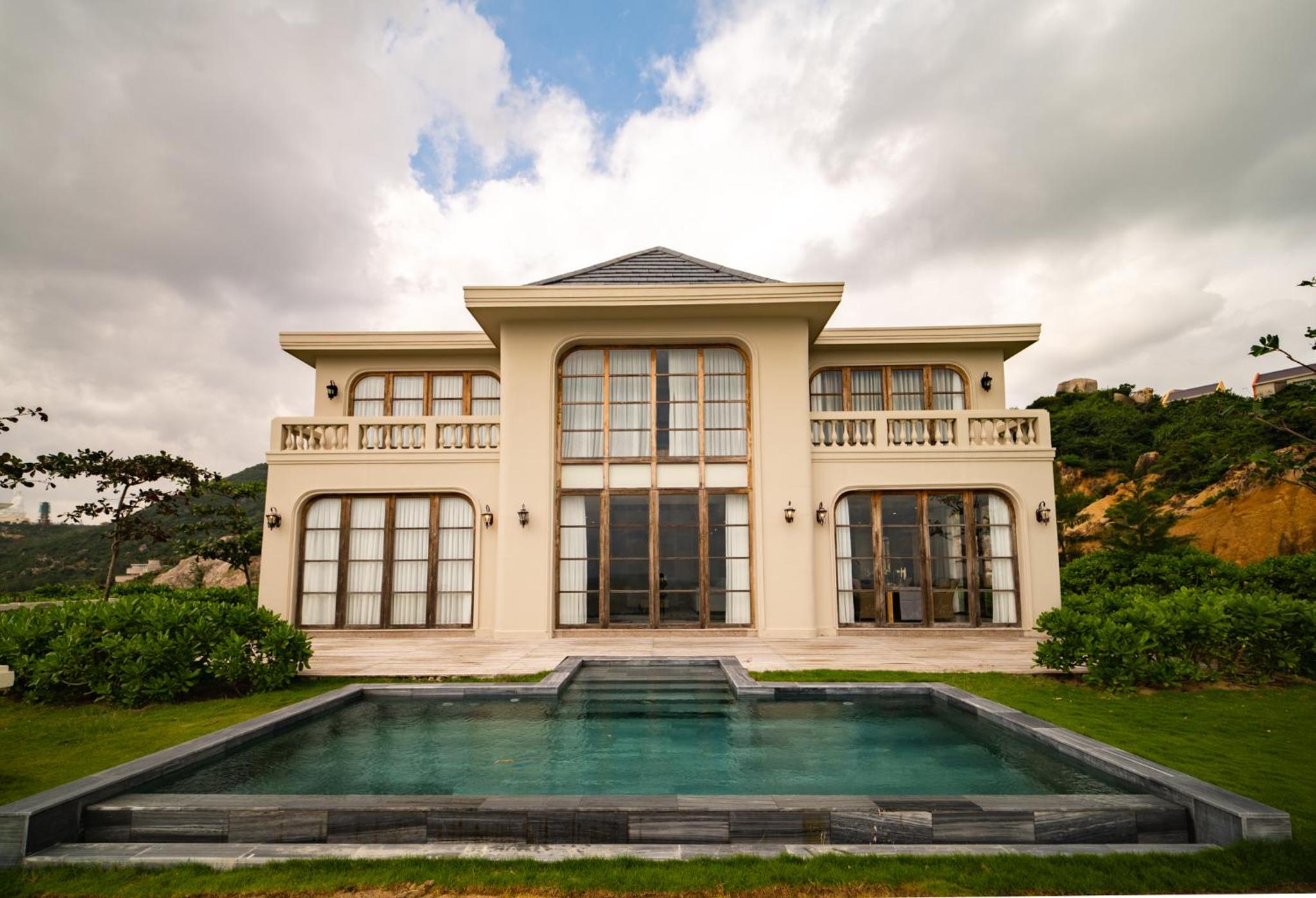 Villa - Beach Front