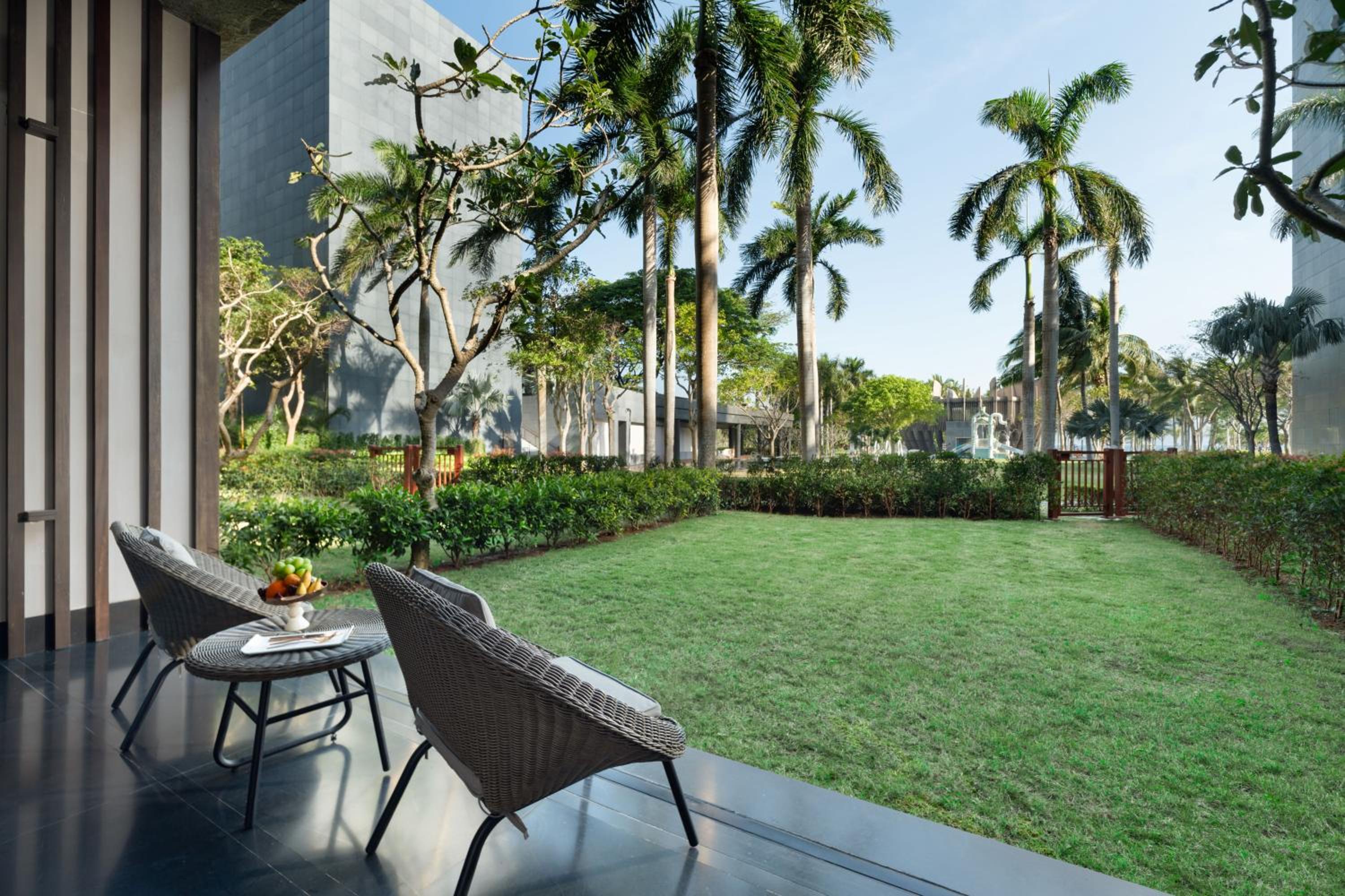 2 Twin Beds Courtyard with Garden View photo 1