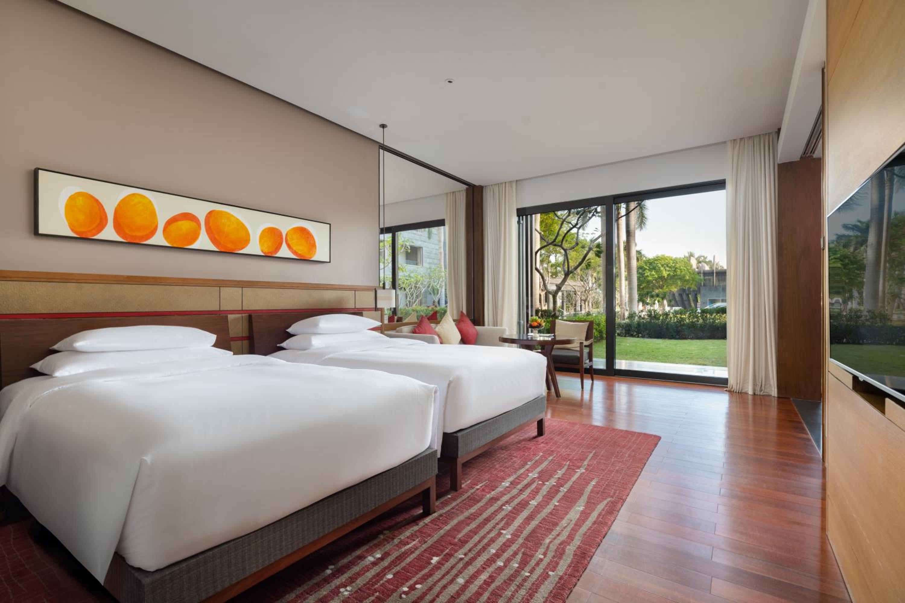 2 Twin Beds Courtyard with Garden View photo 3