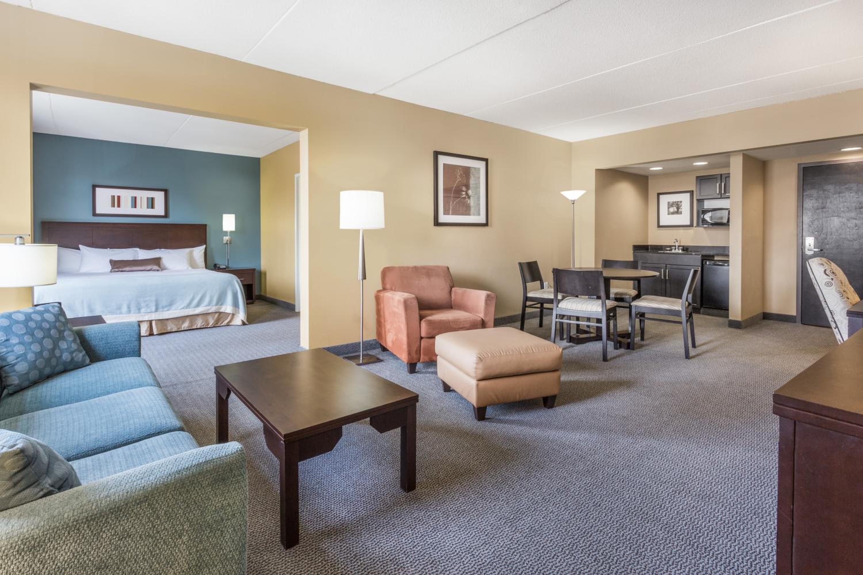 King Studio Suite with Sofa Bed - Non-Smoking - Photo 3