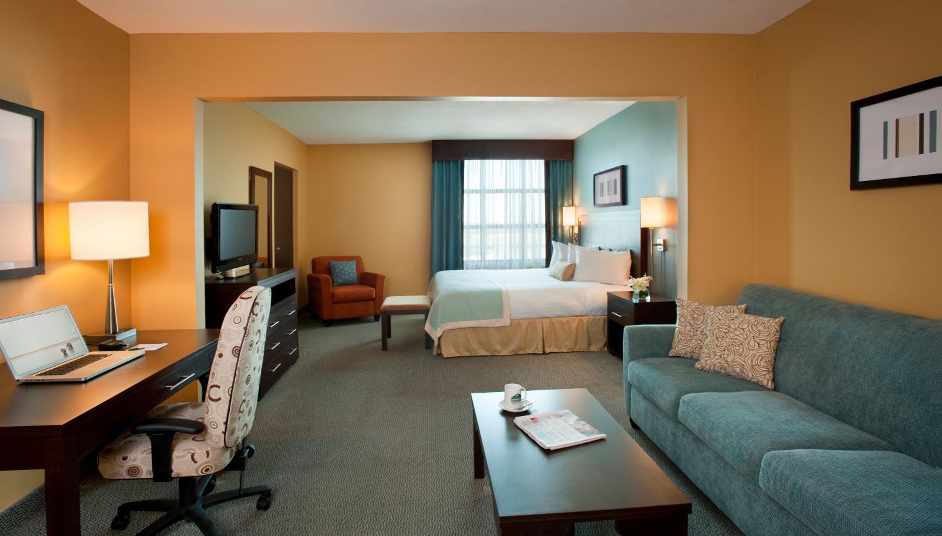 Deluxe King Room - Non-Smoking - Photo 4