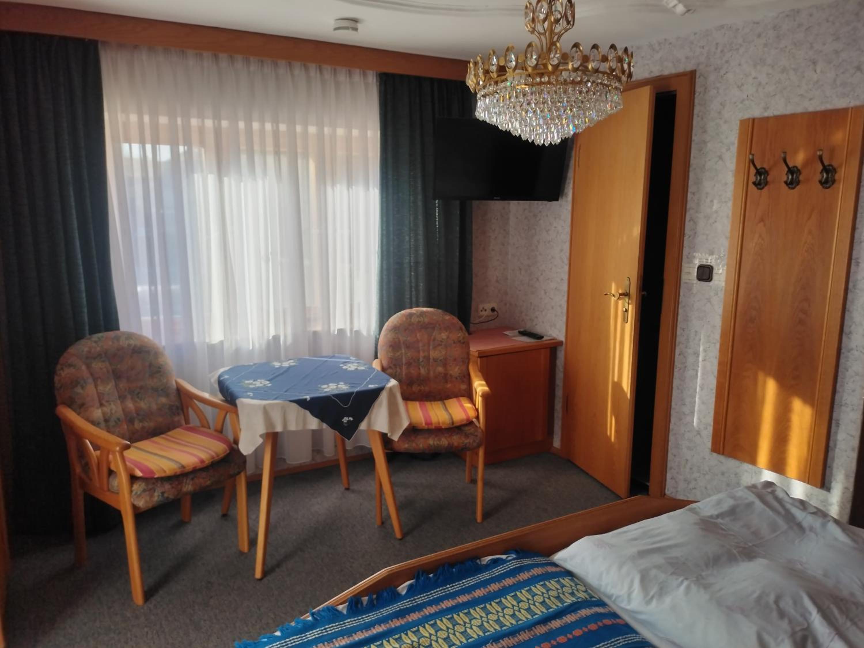 Single Room with Bathroom photo 2