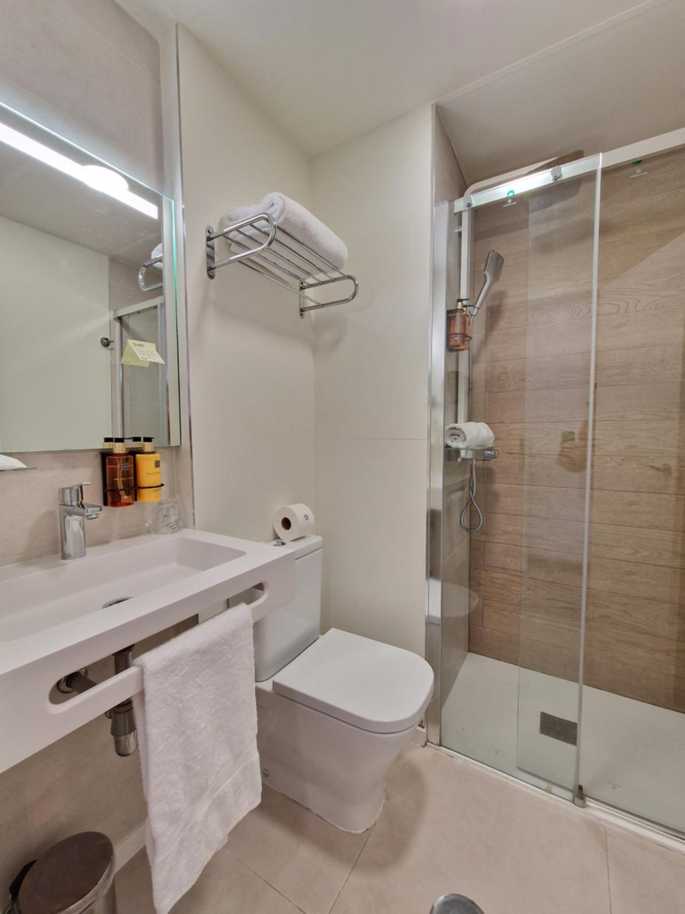 Suite - Photo 2